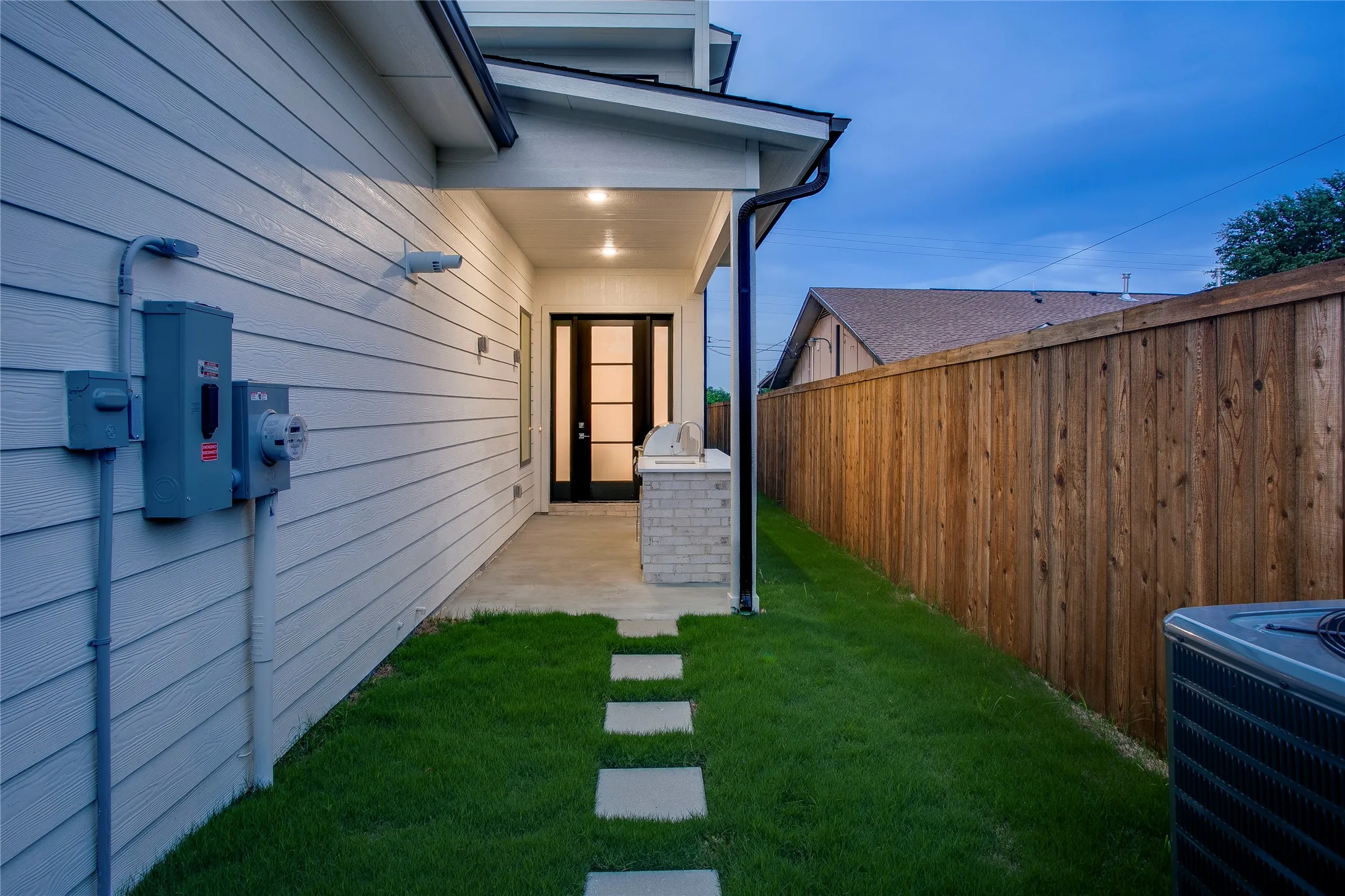 Single Family Residence For Rent in Dallas County , 2313 S Vernon Avenue, Dallas, Texas 75224, 3 Bedroom, 4 Bathroom, 1 Garage spaces, 2,000 Sqft, built in 2025, mls#21344141, Real Estate Agent in Dallas, Homes For Rent in Dallas county, Homes For Rent in Dallas, Realtor in Dallas Texas, Real Estate Brokerage Independent Realty Texas, Luminita Cordes Realtor