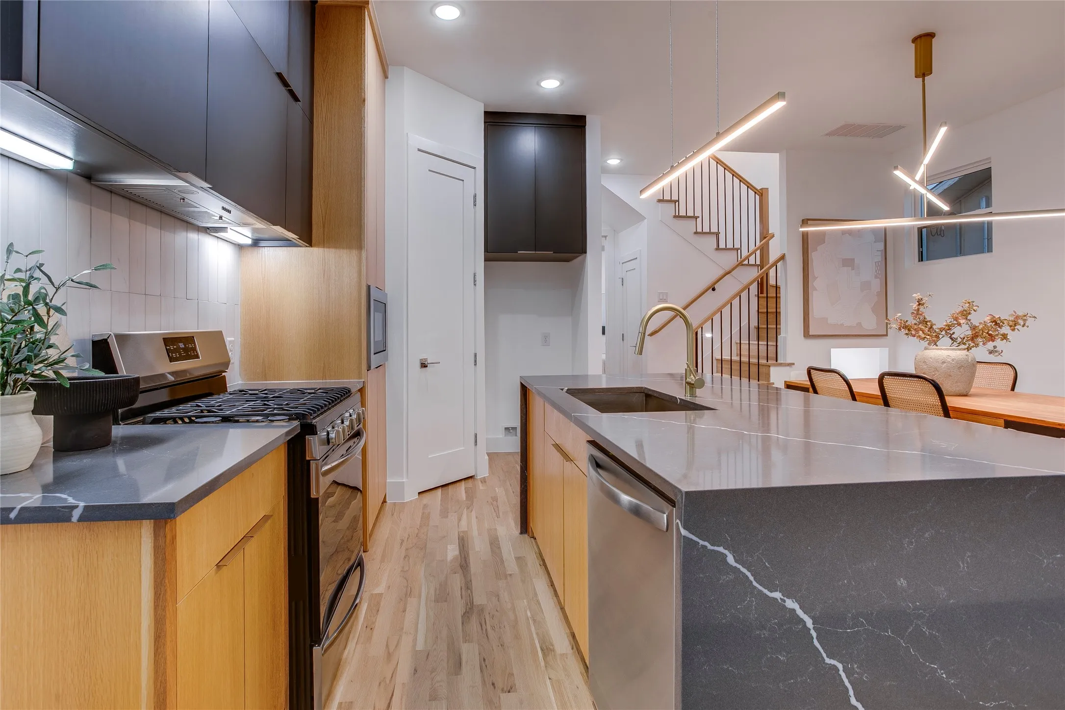 Single Family Residence For Rent in Dallas County , 2313 S Vernon Avenue, Dallas, Texas 75224, 3 Bedroom, 4 Bathroom, 1 Garage spaces, 2,000 Sqft, built in 2025, mls#21344141, Real Estate Agent in Dallas, Homes For Rent in Dallas county, Homes For Rent in Dallas, Realtor in Dallas Texas, Real Estate Brokerage Independent Realty Texas, Luminita Cordes Realtor