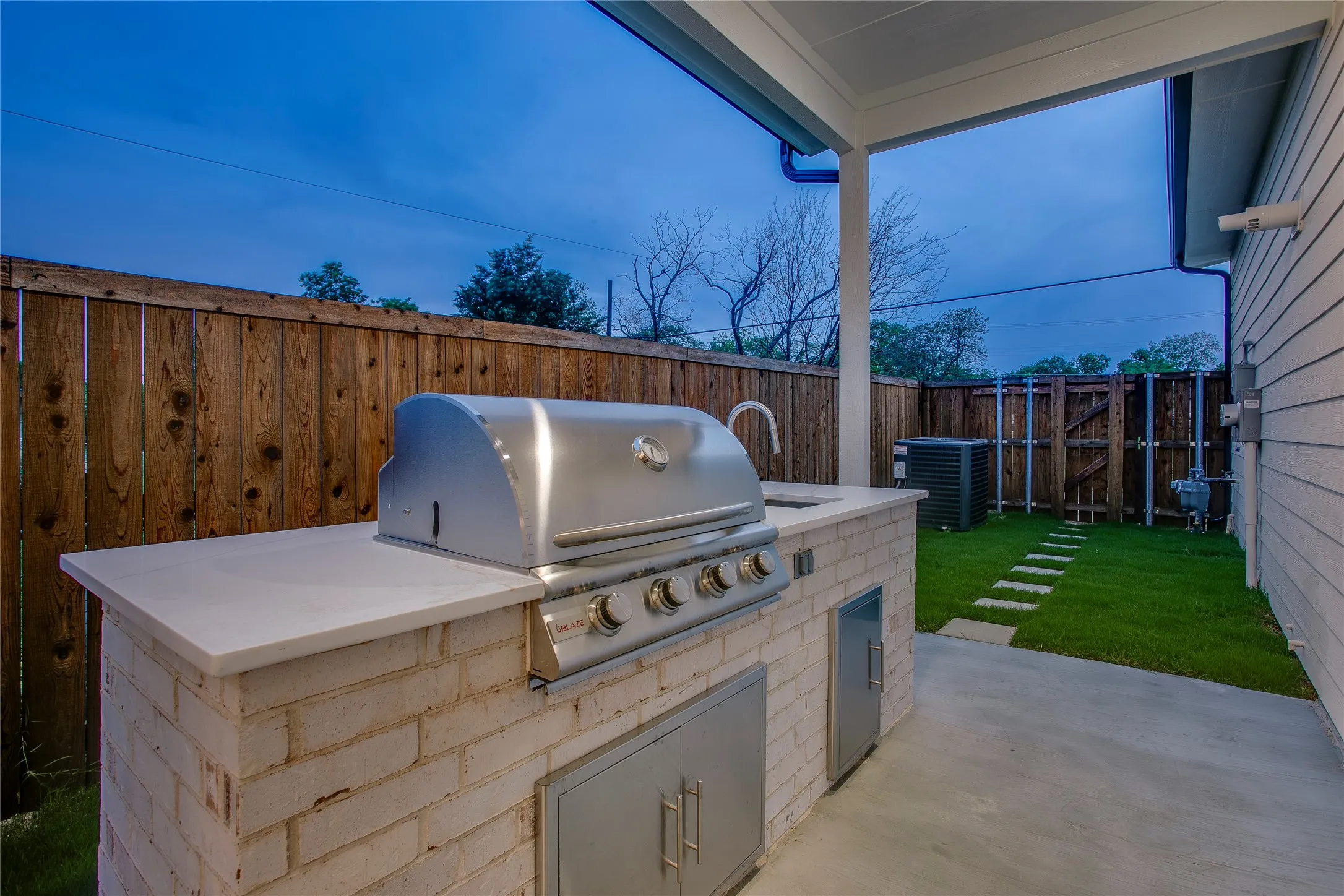 Single Family Residence For Rent in Dallas County , 2313 S Vernon Avenue, Dallas, Texas 75224, 3 Bedroom, 4 Bathroom, 1 Garage spaces, 2,000 Sqft, built in 2025, mls#21344141, Real Estate Agent in Dallas, Homes For Rent in Dallas county, Homes For Rent in Dallas, Realtor in Dallas Texas, Real Estate Brokerage Independent Realty Texas, Luminita Cordes Realtor