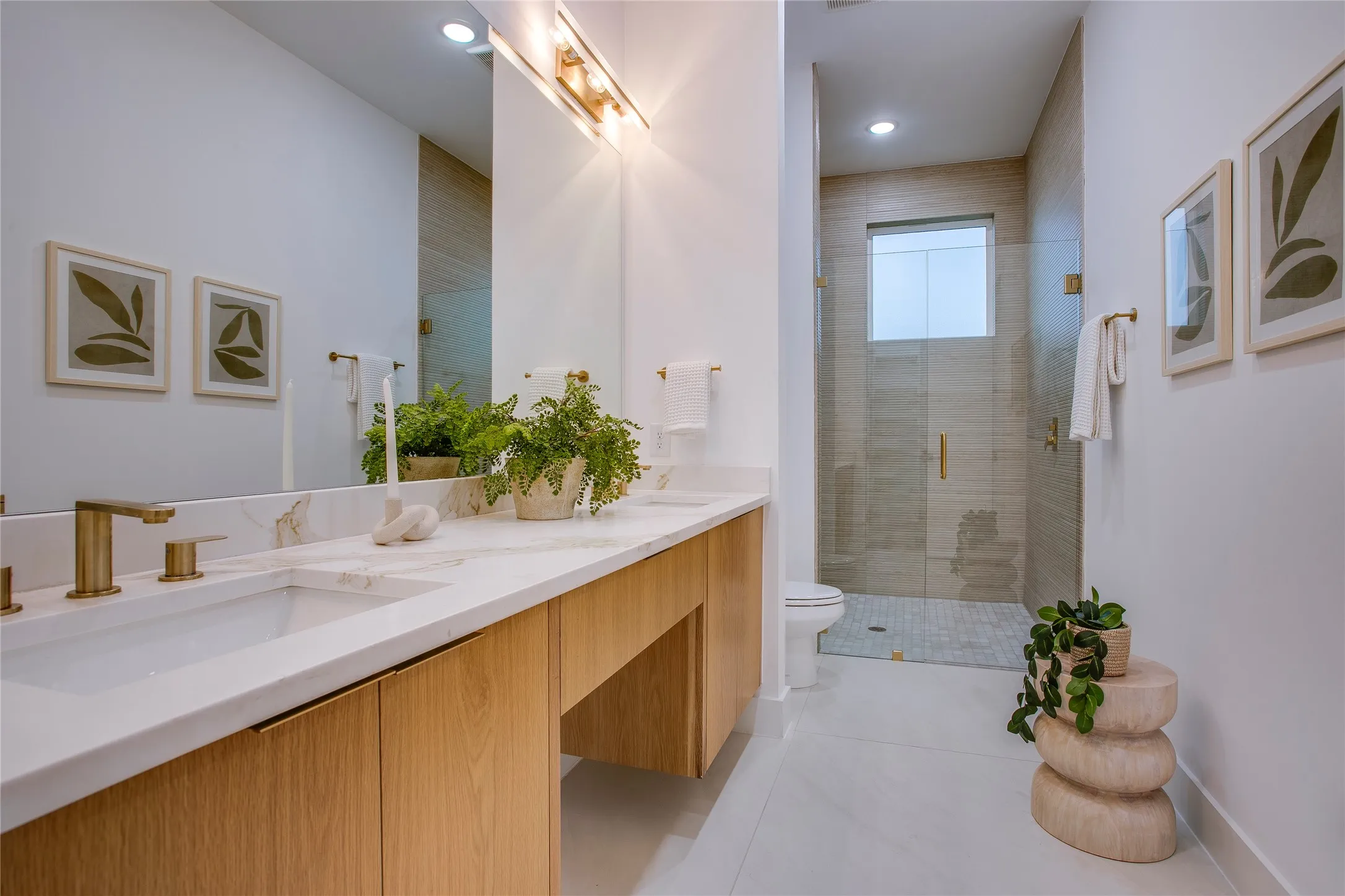 Single Family Residence For Rent in Dallas County , 2313 S Vernon Avenue, Dallas, Texas 75224, 3 Bedroom, 4 Bathroom, 1 Garage spaces, 2,000 Sqft, built in 2025, mls#21344141, Real Estate Agent in Dallas, Homes For Rent in Dallas county, Homes For Rent in Dallas, Realtor in Dallas Texas, Real Estate Brokerage Independent Realty Texas, Luminita Cordes Realtor