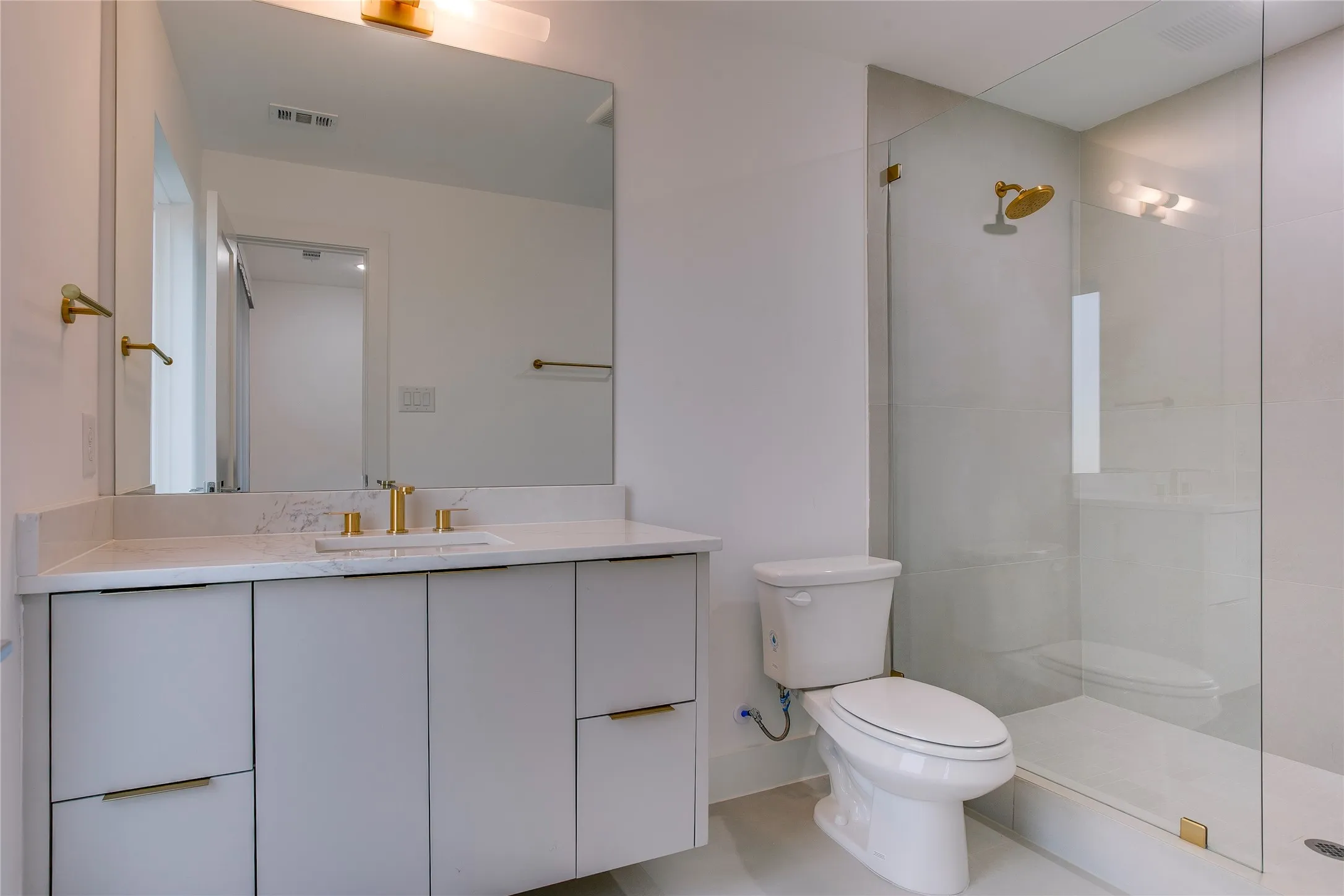 Single Family Residence For Rent in Dallas County , 2313 S Vernon Avenue, Dallas, Texas 75224, 3 Bedroom, 4 Bathroom, 1 Garage spaces, 2,000 Sqft, built in 2025, mls#21344141, Real Estate Agent in Dallas, Homes For Rent in Dallas county, Homes For Rent in Dallas, Realtor in Dallas Texas, Real Estate Brokerage Independent Realty Texas, Luminita Cordes Realtor