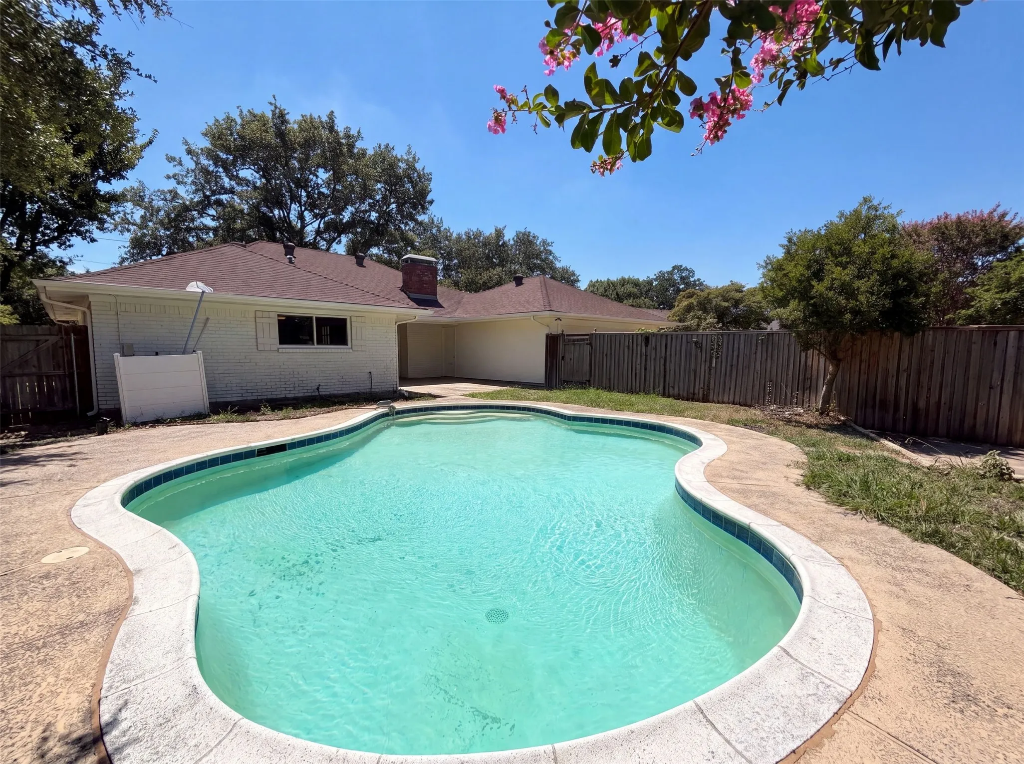 Single Family Residence For Sale in Dallas County , 1115 N Waterview Drive, Richardson, Texas 75080, 3 Bedroom, 2 Bathroom, 2 Garage spaces, 1,914 Sqft, built in 1970, mls#21344551, Real Estate Agent in Richardson, Homes For Sale in Dallas county, Homes For Sale in Richardson, Realtor in Richardson Texas, Real Estate Brokerage Independent Realty Texas, Luminita Cordes Realtor