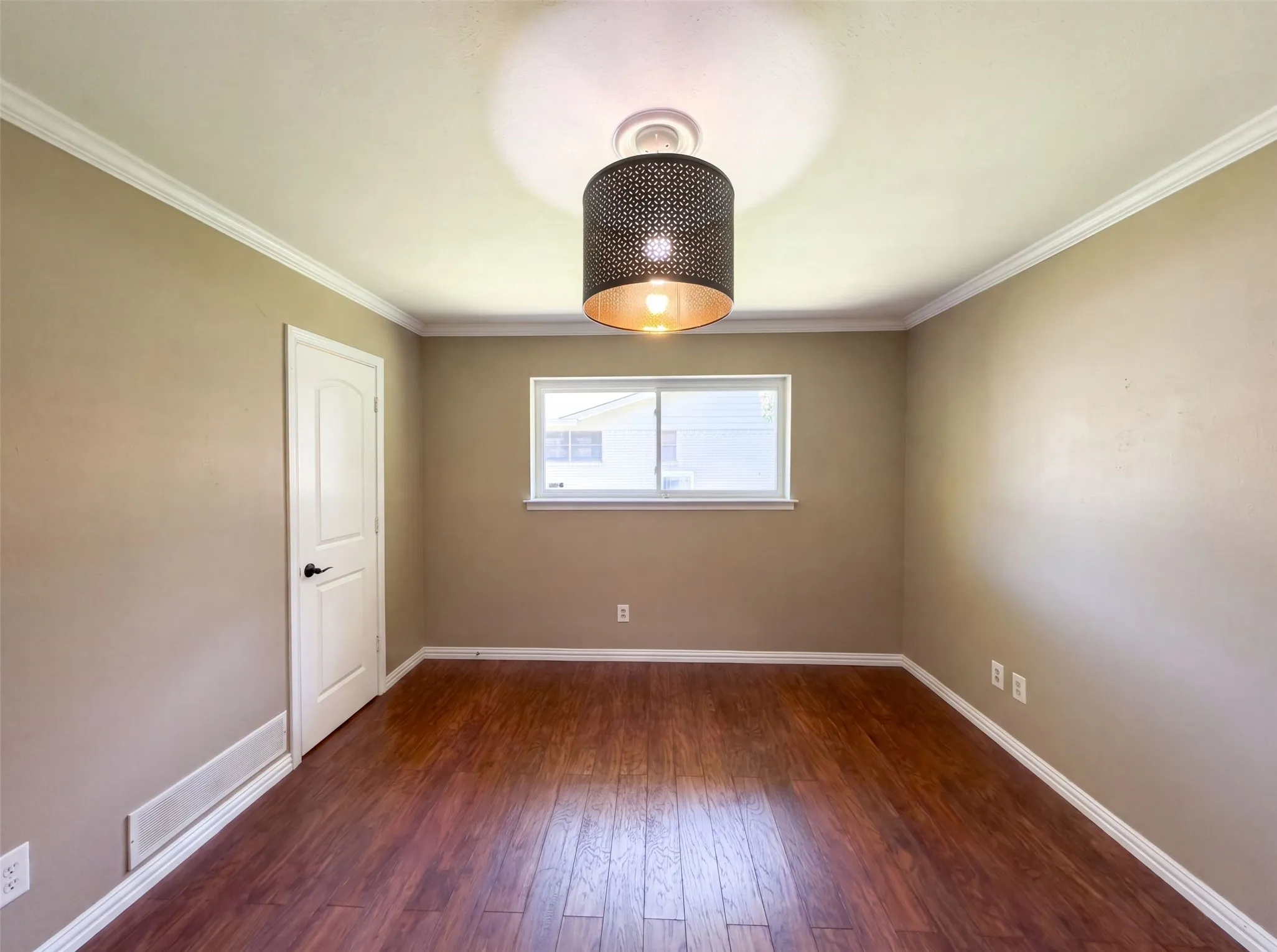 Single Family Residence For Sale in Dallas County , 1115 N Waterview Drive, Richardson, Texas 75080, 3 Bedroom, 2 Bathroom, 2 Garage spaces, 1,914 Sqft, built in 1970, mls#21344551, Real Estate Agent in Richardson, Homes For Sale in Dallas county, Homes For Sale in Richardson, Realtor in Richardson Texas, Real Estate Brokerage Independent Realty Texas, Luminita Cordes Realtor
