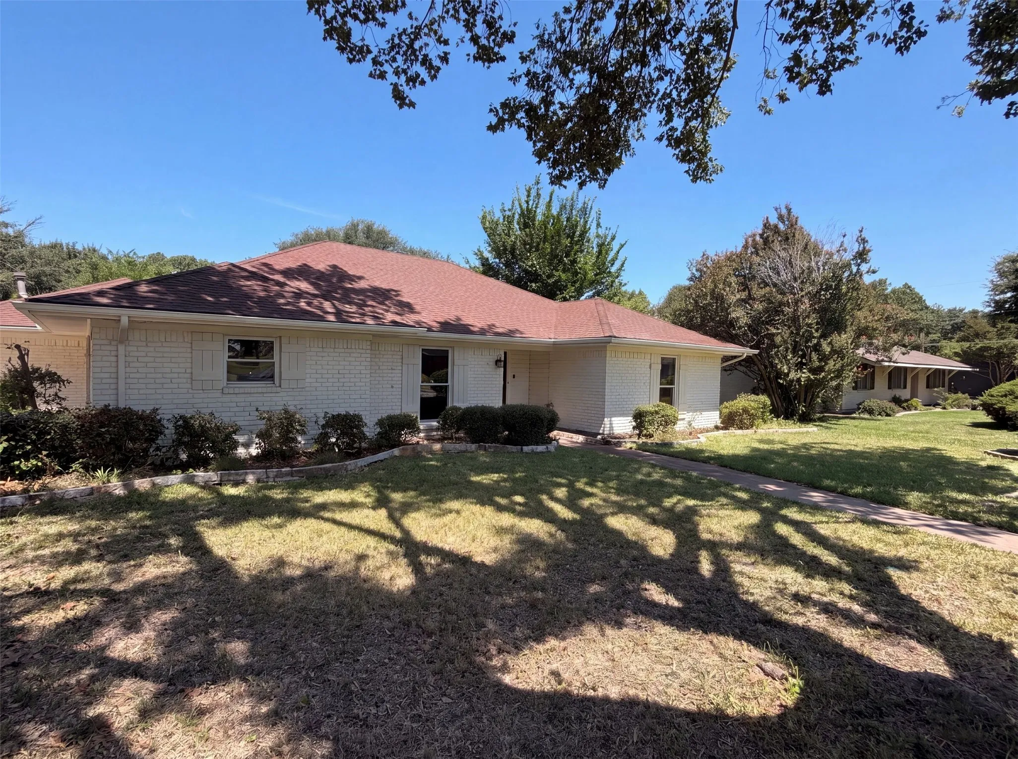 Single Family Residence For Sale in Dallas County , 1115 N Waterview Drive, Richardson, Texas 75080, 3 Bedroom, 2 Bathroom, 2 Garage spaces, 1,914 Sqft, built in 1970, mls#21344551, Real Estate Agent in Richardson, Homes For Sale in Dallas county, Homes For Sale in Richardson, Realtor in Richardson Texas, Real Estate Brokerage Independent Realty Texas, Luminita Cordes Realtor