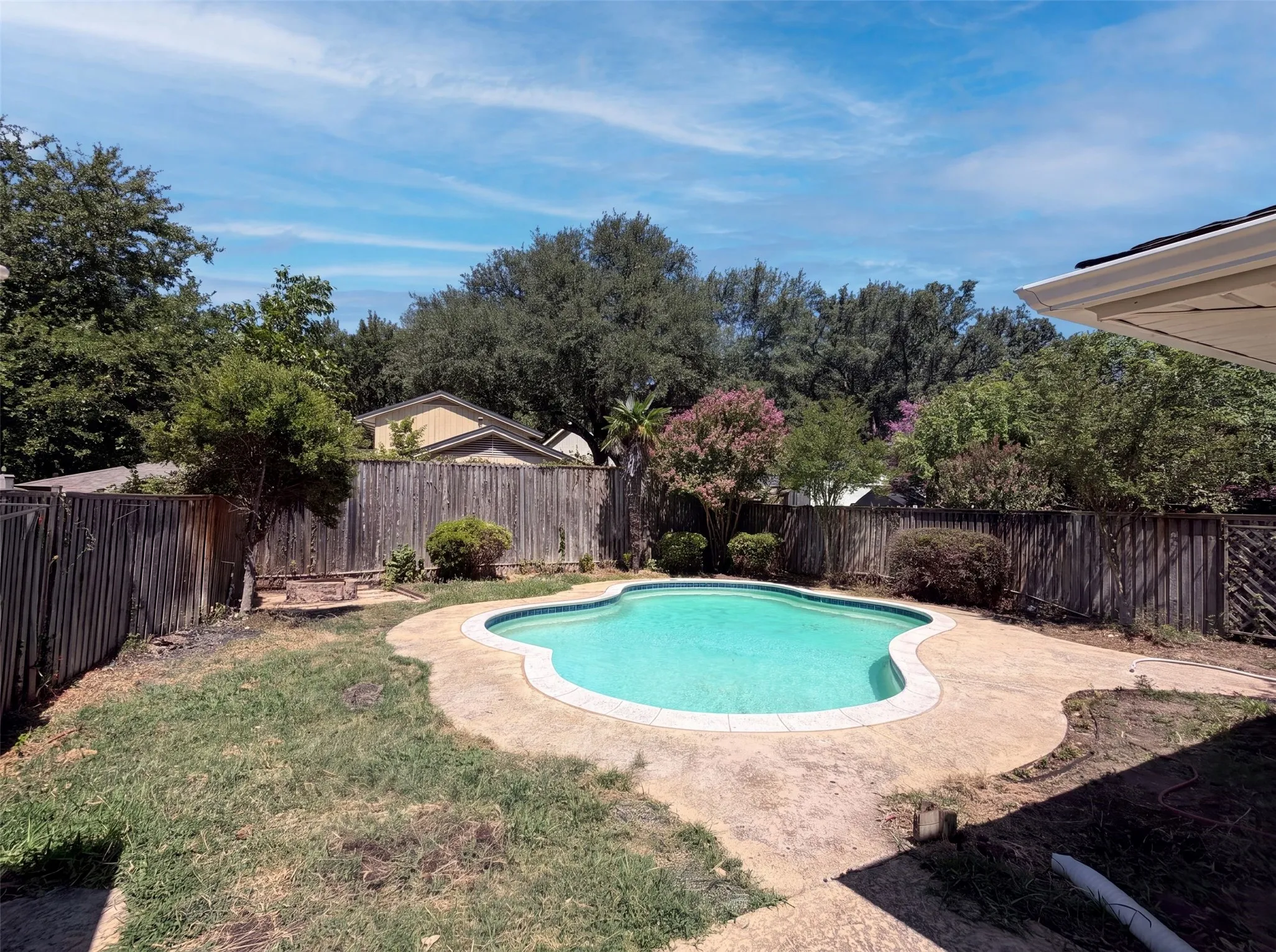 Single Family Residence For Sale in Dallas County , 1115 N Waterview Drive, Richardson, Texas 75080, 3 Bedroom, 2 Bathroom, 2 Garage spaces, 1,914 Sqft, built in 1970, mls#21344551, Real Estate Agent in Richardson, Homes For Sale in Dallas county, Homes For Sale in Richardson, Realtor in Richardson Texas, Real Estate Brokerage Independent Realty Texas, Luminita Cordes Realtor