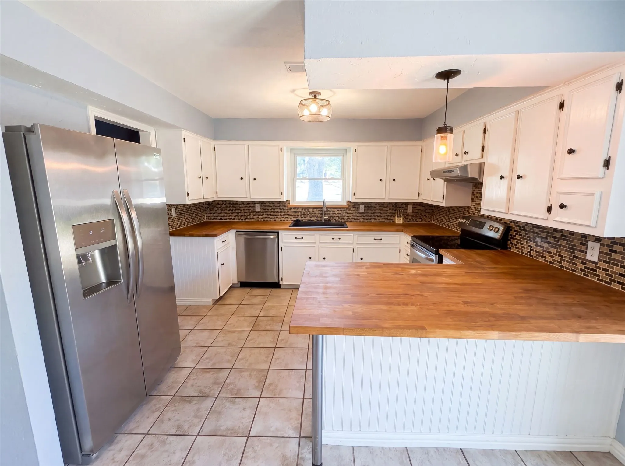 Single Family Residence For Sale in Dallas County , 1115 N Waterview Drive, Richardson, Texas 75080, 3 Bedroom, 2 Bathroom, 2 Garage spaces, 1,914 Sqft, built in 1970, mls#21344551, Real Estate Agent in Richardson, Homes For Sale in Dallas county, Homes For Sale in Richardson, Realtor in Richardson Texas, Real Estate Brokerage Independent Realty Texas, Luminita Cordes Realtor
