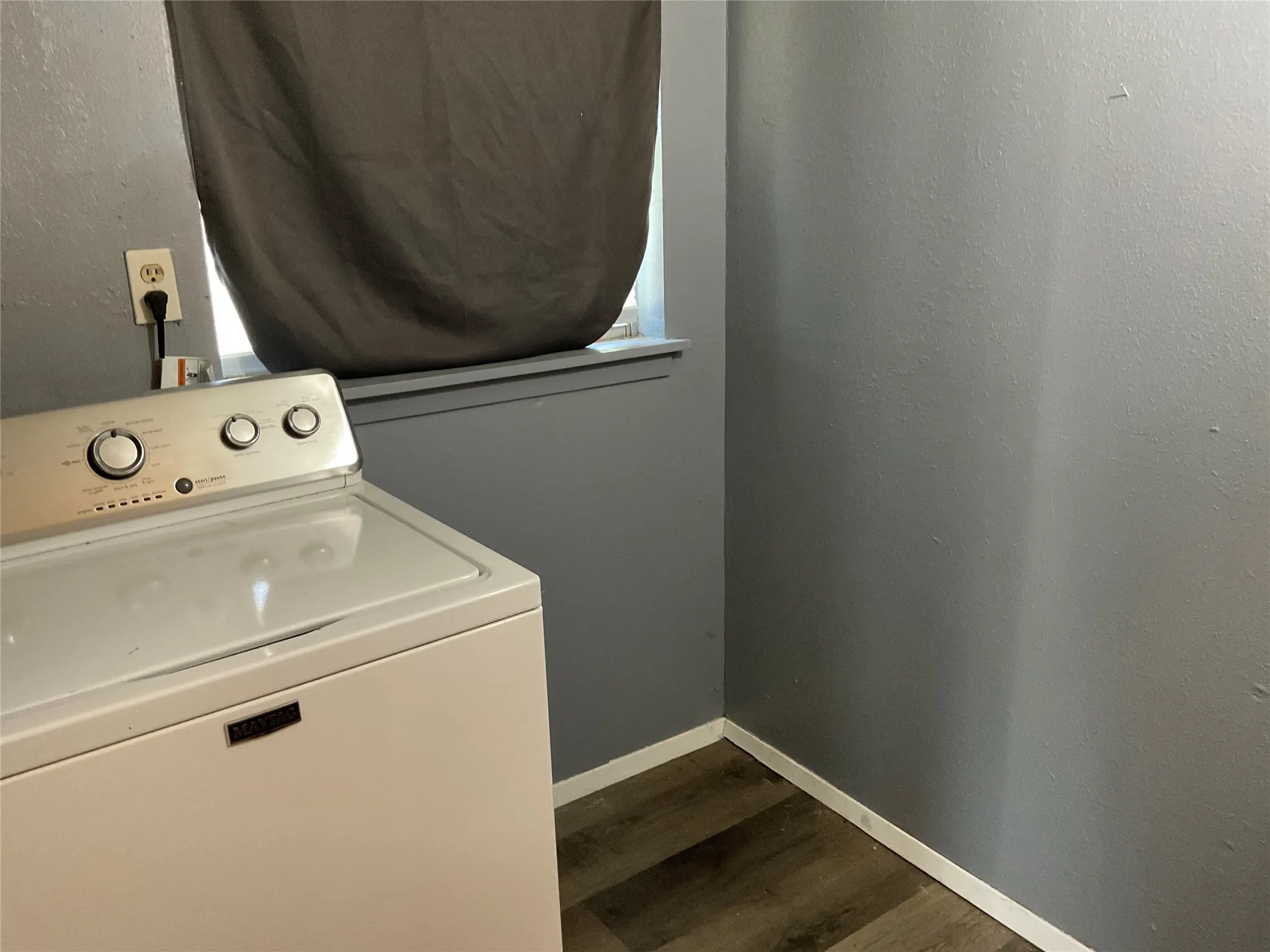 Single Family Residence For Sale in Hill County , 111 Canyon Drive, Whitney, Texas 76692, 2 Bedroom, 1 Bathroom, Garage spaces, 808 Sqft, built in 1977, mls#21331251, Real Estate Agent in Whitney, Homes For Sale in Hill county, Homes For Sale in Whitney, Realtor in Whitney Texas, Real Estate Brokerage Independent Realty Texas, Luminita Cordes Realtor