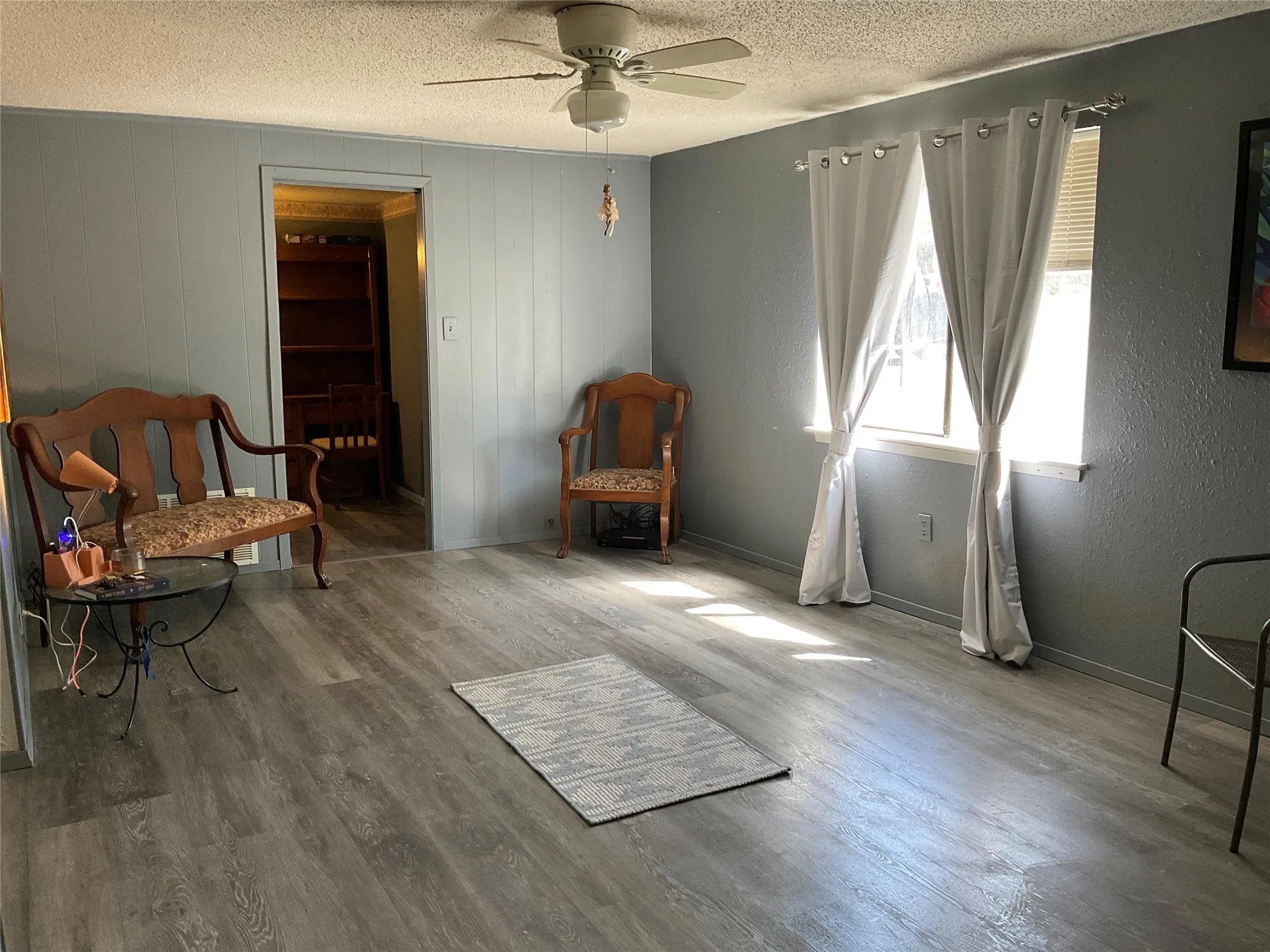 Single Family Residence For Sale in Hill County , 111 Canyon Drive, Whitney, Texas 76692, 2 Bedroom, 1 Bathroom, Garage spaces, 808 Sqft, built in 1977, mls#21331251, Real Estate Agent in Whitney, Homes For Sale in Hill county, Homes For Sale in Whitney, Realtor in Whitney Texas, Real Estate Brokerage Independent Realty Texas, Luminita Cordes Realtor