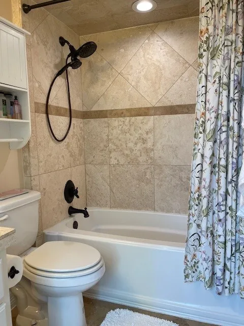 Condominium For Sale in Dallas County , 5407 Bryan Street A206, Dallas, Texas 75206, 2 Bedroom, 3 Bathroom, 2 Garage spaces, 1,250 Sqft, built in 1985, mls#21341967, Real Estate Agent in Dallas, Homes For Sale in Dallas county, Homes For Sale in Dallas, Realtor in Dallas Texas, Real Estate Brokerage Independent Realty Texas, Luminita Cordes Realtor