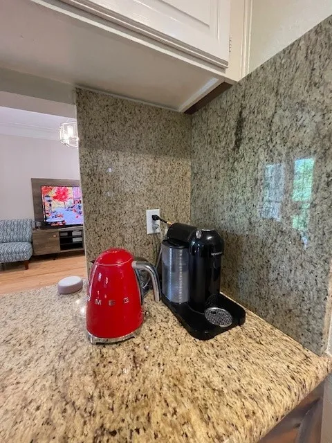 Condominium For Sale in Dallas County , 5407 Bryan Street A206, Dallas, Texas 75206, 2 Bedroom, 3 Bathroom, 2 Garage spaces, 1,250 Sqft, built in 1985, mls#21341967, Real Estate Agent in Dallas, Homes For Sale in Dallas county, Homes For Sale in Dallas, Realtor in Dallas Texas, Real Estate Brokerage Independent Realty Texas, Luminita Cordes Realtor
