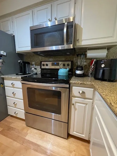 Condominium For Sale in Dallas County , 5407 Bryan Street A206, Dallas, Texas 75206, 2 Bedroom, 3 Bathroom, 2 Garage spaces, 1,250 Sqft, built in 1985, mls#21341967, Real Estate Agent in Dallas, Homes For Sale in Dallas county, Homes For Sale in Dallas, Realtor in Dallas Texas, Real Estate Brokerage Independent Realty Texas, Luminita Cordes Realtor