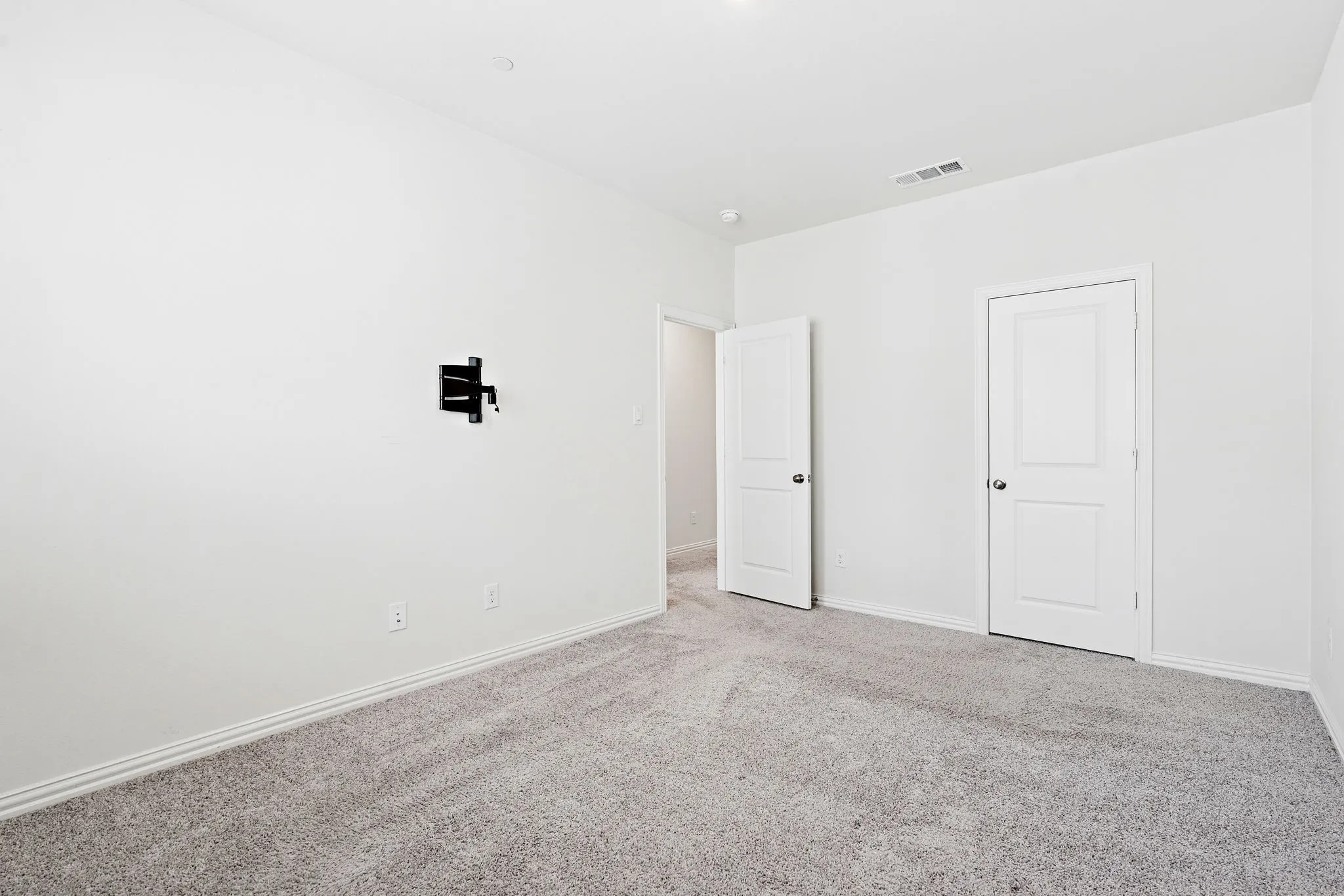Townhouse For Sale in Tarrant County , 4425 Union Street, North Richland Hills, Texas 76180, 3 Bedroom, 3 Bathroom, 2 Garage spaces, 1,686 Sqft, built in 2022, mls#21339609, Real Estate Agent in North Richland Hills, Homes For Sale in Tarrant county, Homes For Sale in North Richland Hills, Realtor in North Richland Hills Texas, Real Estate Brokerage Independent Realty Texas, Luminita Cordes Realtor