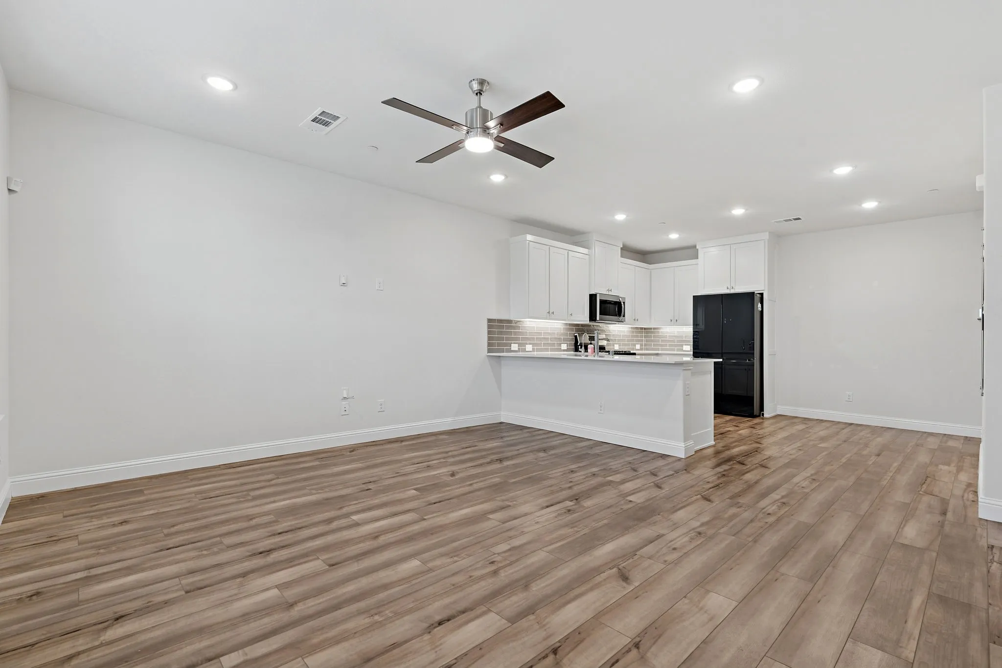 Townhouse For Sale in Tarrant County , 4425 Union Street, North Richland Hills, Texas 76180, 3 Bedroom, 3 Bathroom, 2 Garage spaces, 1,686 Sqft, built in 2022, mls#21339609, Real Estate Agent in North Richland Hills, Homes For Sale in Tarrant county, Homes For Sale in North Richland Hills, Realtor in North Richland Hills Texas, Real Estate Brokerage Independent Realty Texas, Luminita Cordes Realtor