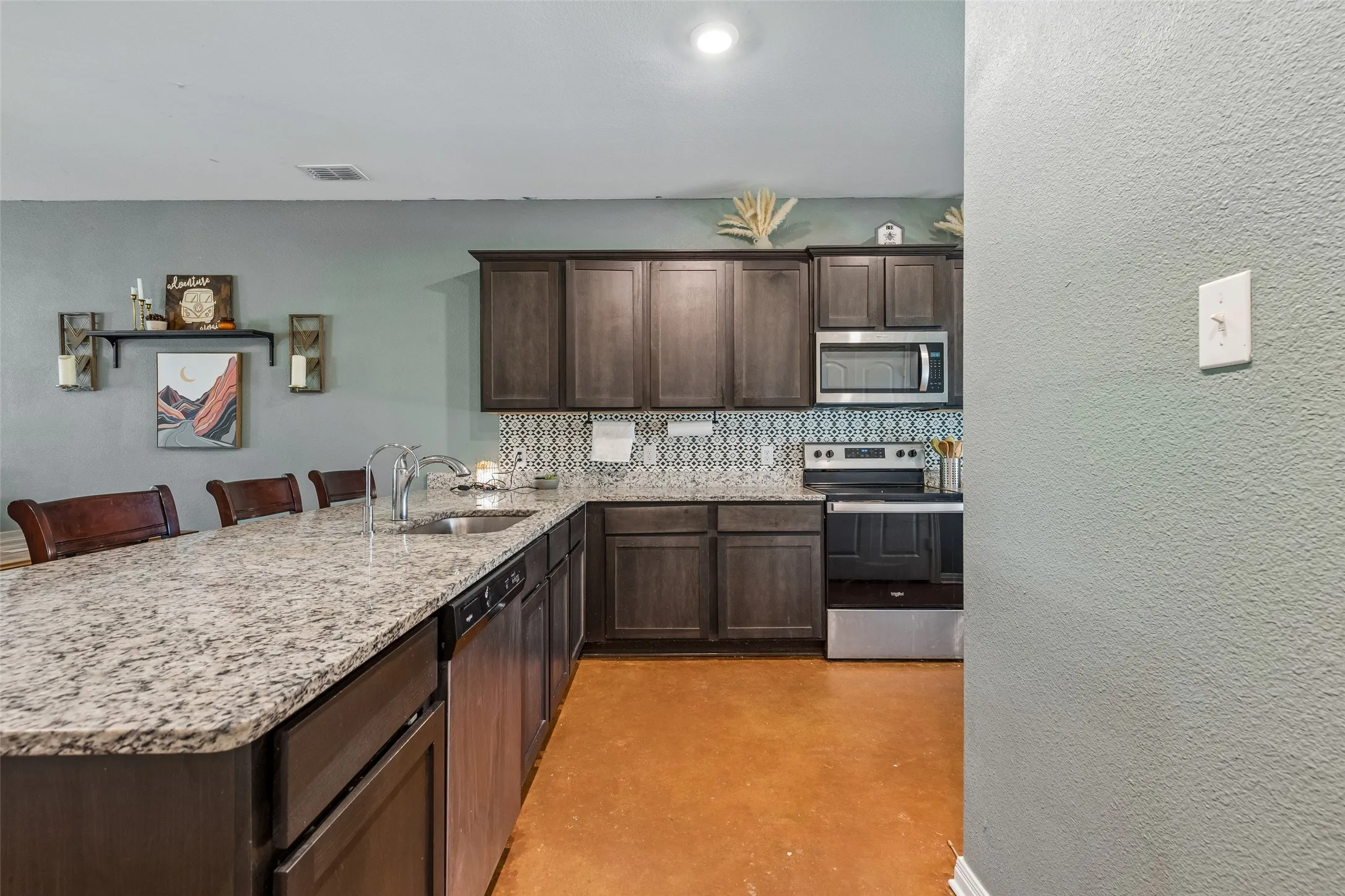 Single Family Residence For Sale in Wise County , 148 Bandana Circle, Newark, Texas 76071, 5 Bedroom, 3 Bathroom, 2 Garage spaces, 2,700 Sqft, built in 2020, mls#21342386, Real Estate Agent in Newark, Homes For Sale in Wise county, Homes For Sale in Newark, Realtor in Newark Texas, Real Estate Brokerage Independent Realty Texas, Luminita Cordes Realtor