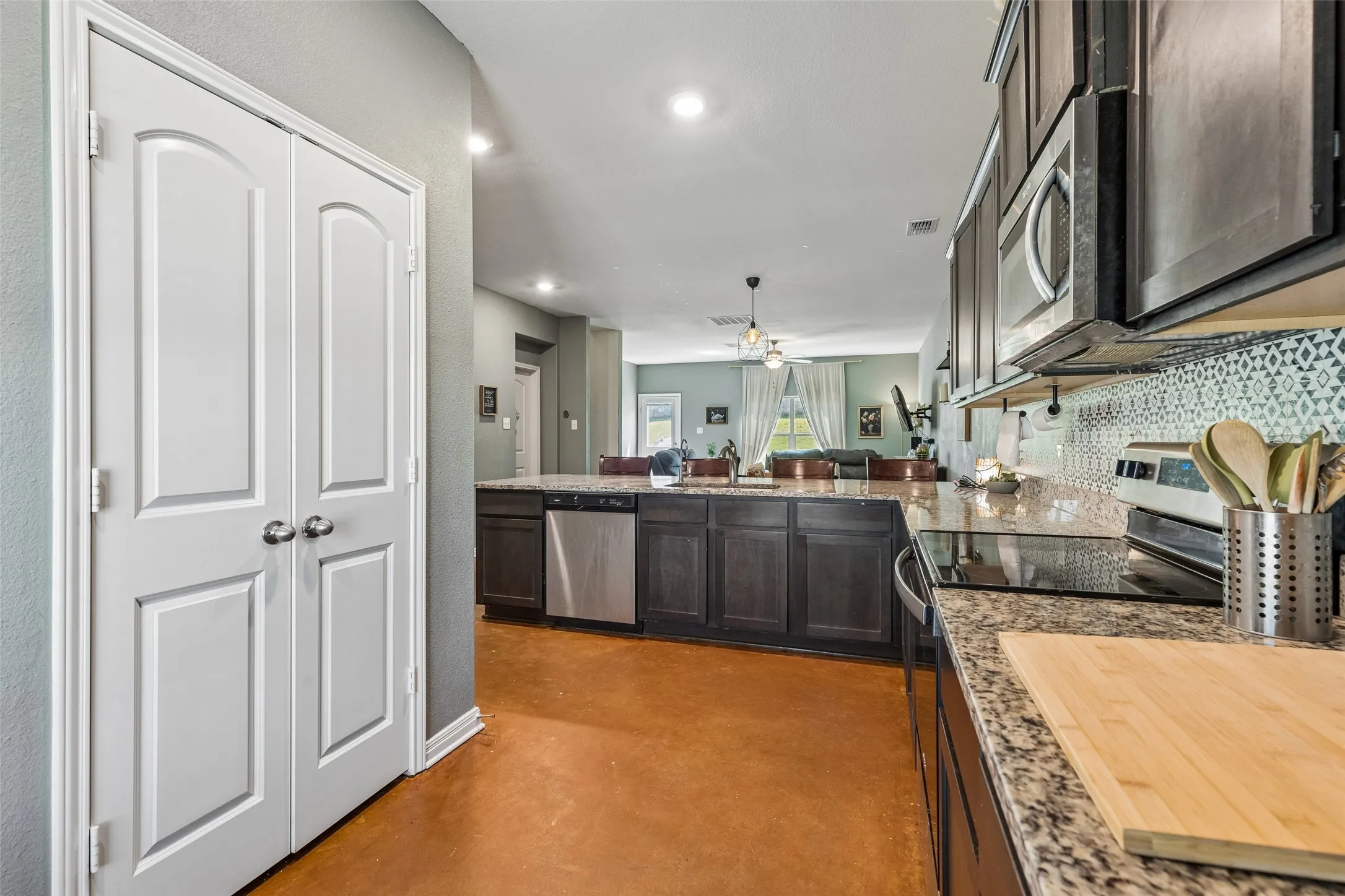 Single Family Residence For Sale in Wise County , 148 Bandana Circle, Newark, Texas 76071, 5 Bedroom, 3 Bathroom, 2 Garage spaces, 2,700 Sqft, built in 2020, mls#21342386, Real Estate Agent in Newark, Homes For Sale in Wise county, Homes For Sale in Newark, Realtor in Newark Texas, Real Estate Brokerage Independent Realty Texas, Luminita Cordes Realtor
