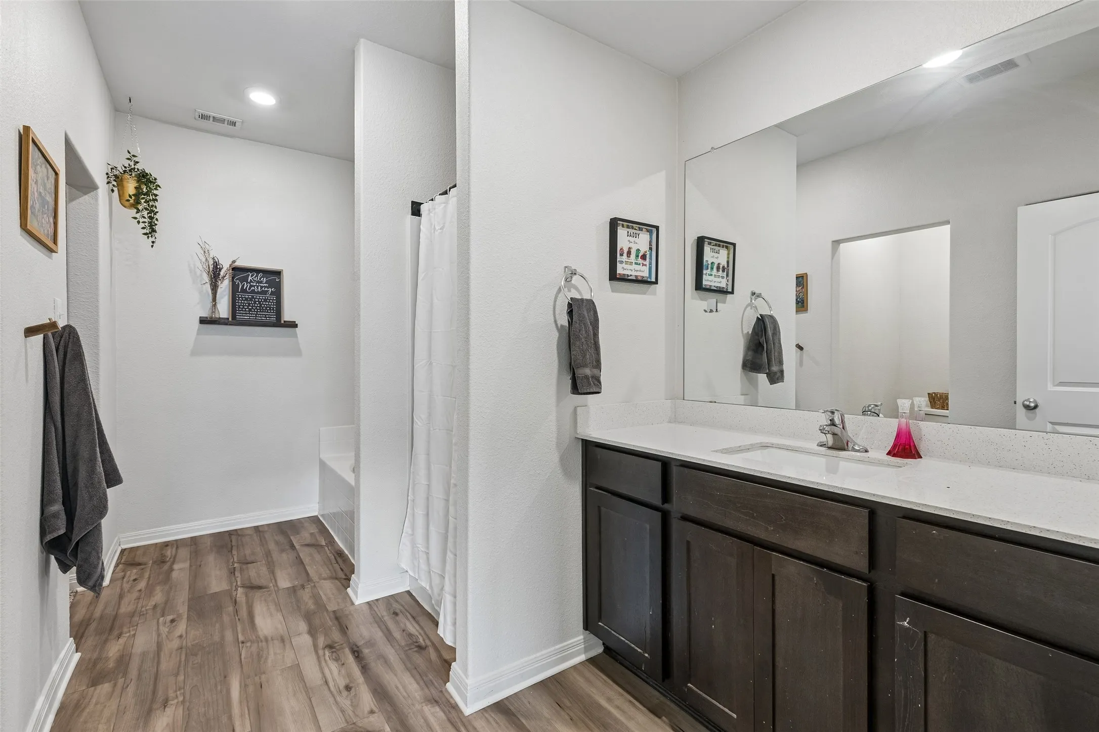 Single Family Residence For Sale in Wise County , 148 Bandana Circle, Newark, Texas 76071, 5 Bedroom, 3 Bathroom, 2 Garage spaces, 2,700 Sqft, built in 2020, mls#21342386, Real Estate Agent in Newark, Homes For Sale in Wise county, Homes For Sale in Newark, Realtor in Newark Texas, Real Estate Brokerage Independent Realty Texas, Luminita Cordes Realtor