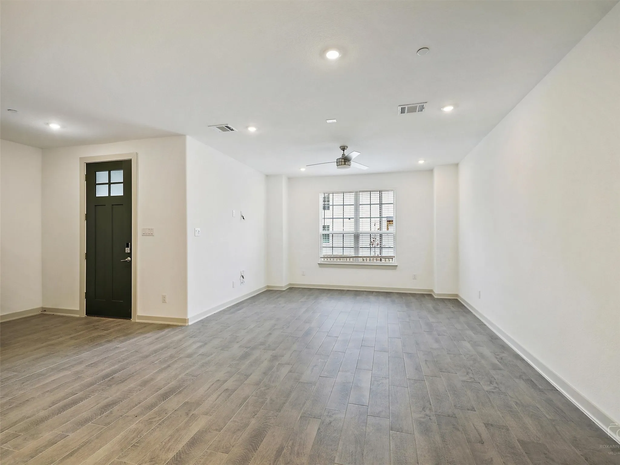 Townhouse For Rent in Collin County , 543 Eiseley Drive, Allen, Texas 75002, 3 Bedroom, 3 Bathroom, 2 Garage spaces, 1,844 Sqft, built in 2022, Price $2,550, mls#21344421, Real Estate Agent in Allen, Homes For Rent in Collin county, Homes For Rent in Allen, Realtor in Allen Texas, Real Estate Brokerage Independent Realty Texas, Luminita Cordes Realtor