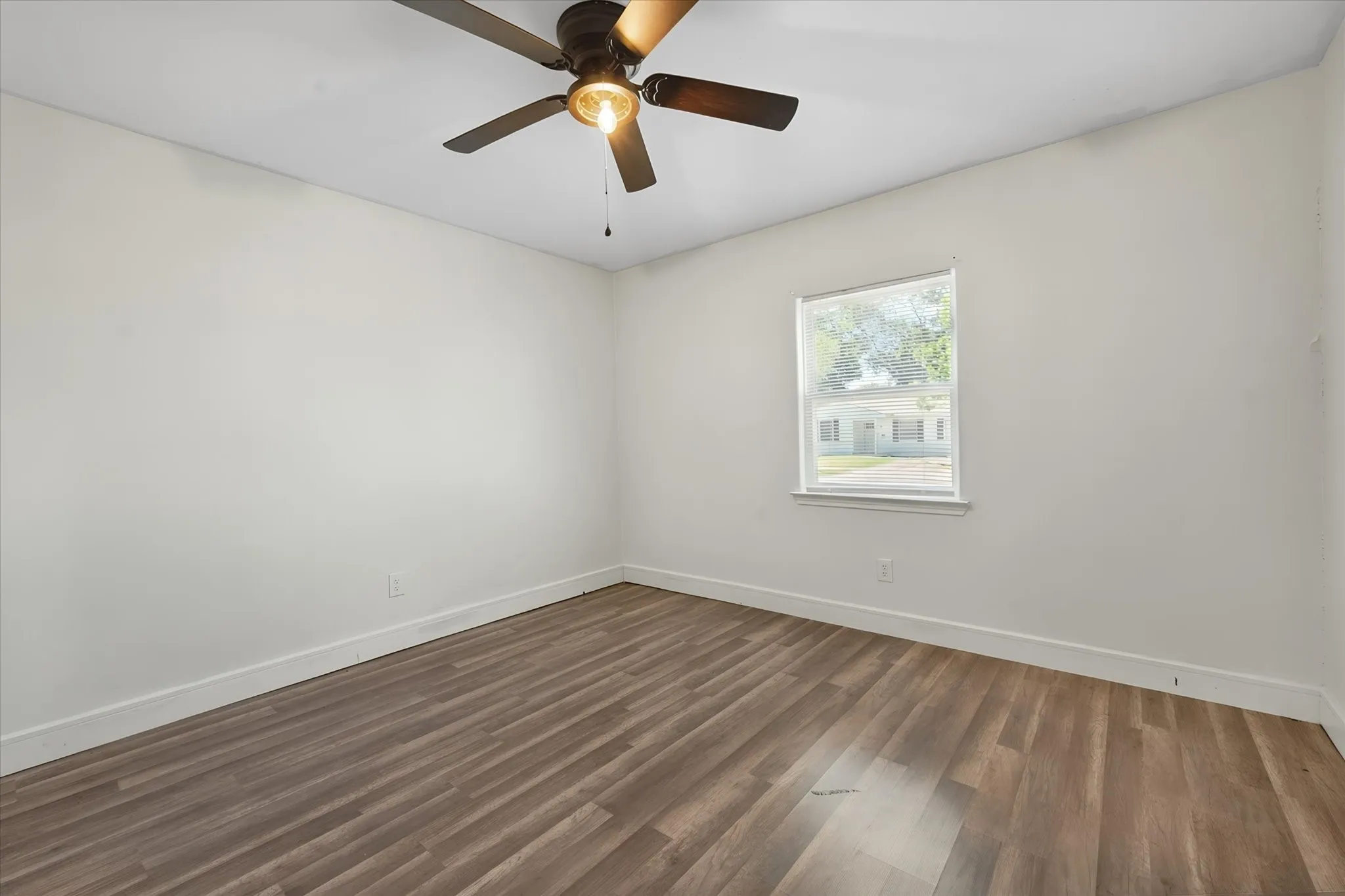 Single Family Residence For Sale in Tarrant County , 2611 Hardy Place, Arlington, Texas 76010, 3 Bedroom, 2 Bathroom, 1 Garage spaces, 1,214 Sqft, built in 1961, Price $245,000, mls#21344556, Real Estate Agent in Arlington, Homes For Sale in Tarrant county, Homes For Sale in Arlington, Realtor in Arlington Texas, Real Estate Brokerage Independent Realty Texas, Luminita Cordes Realtor