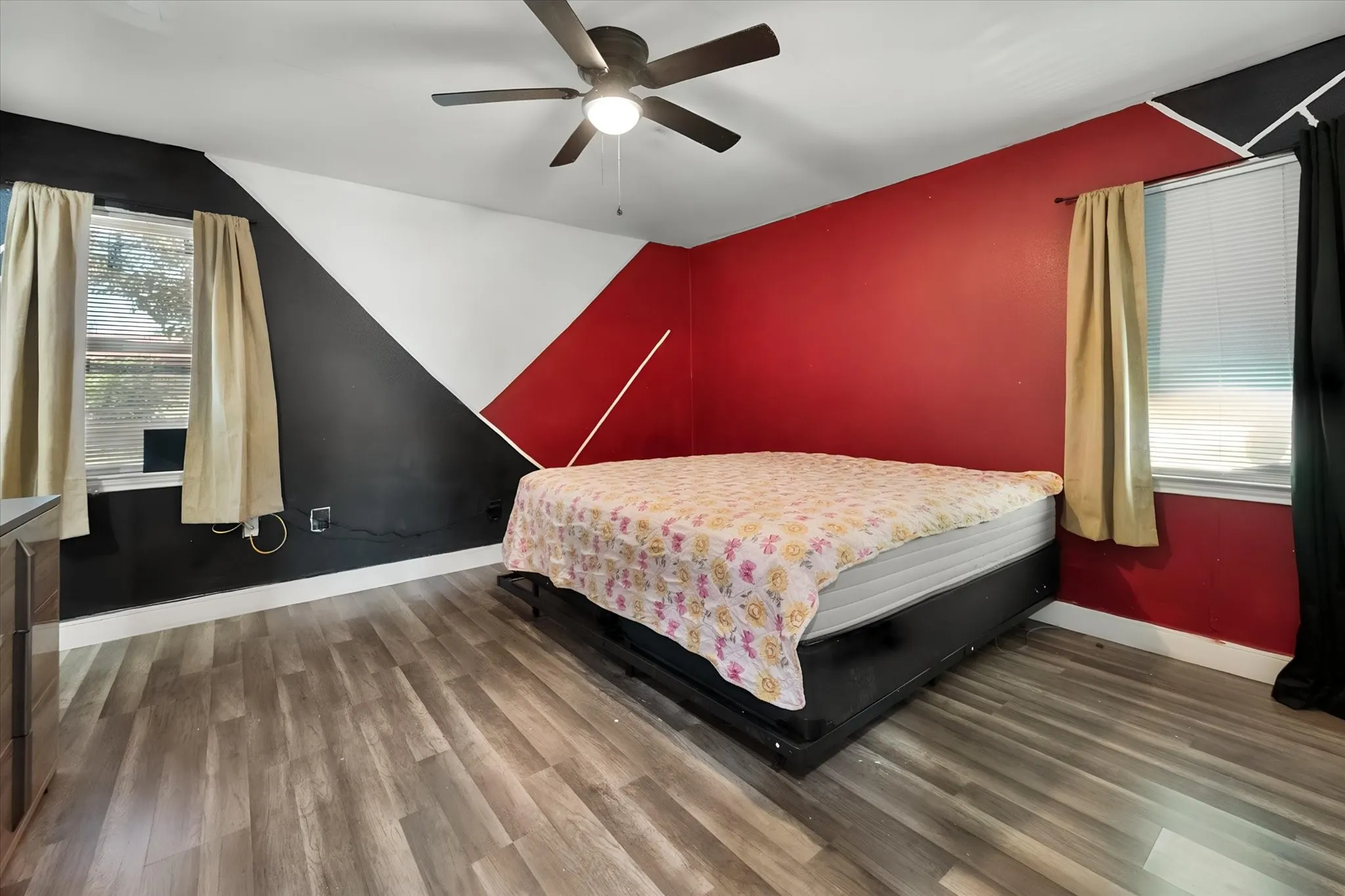 Single Family Residence For Sale in Tarrant County , 2611 Hardy Place, Arlington, Texas 76010, 3 Bedroom, 2 Bathroom, 1 Garage spaces, 1,214 Sqft, built in 1961, Price $245,000, mls#21344556, Real Estate Agent in Arlington, Homes For Sale in Tarrant county, Homes For Sale in Arlington, Realtor in Arlington Texas, Real Estate Brokerage Independent Realty Texas, Luminita Cordes Realtor