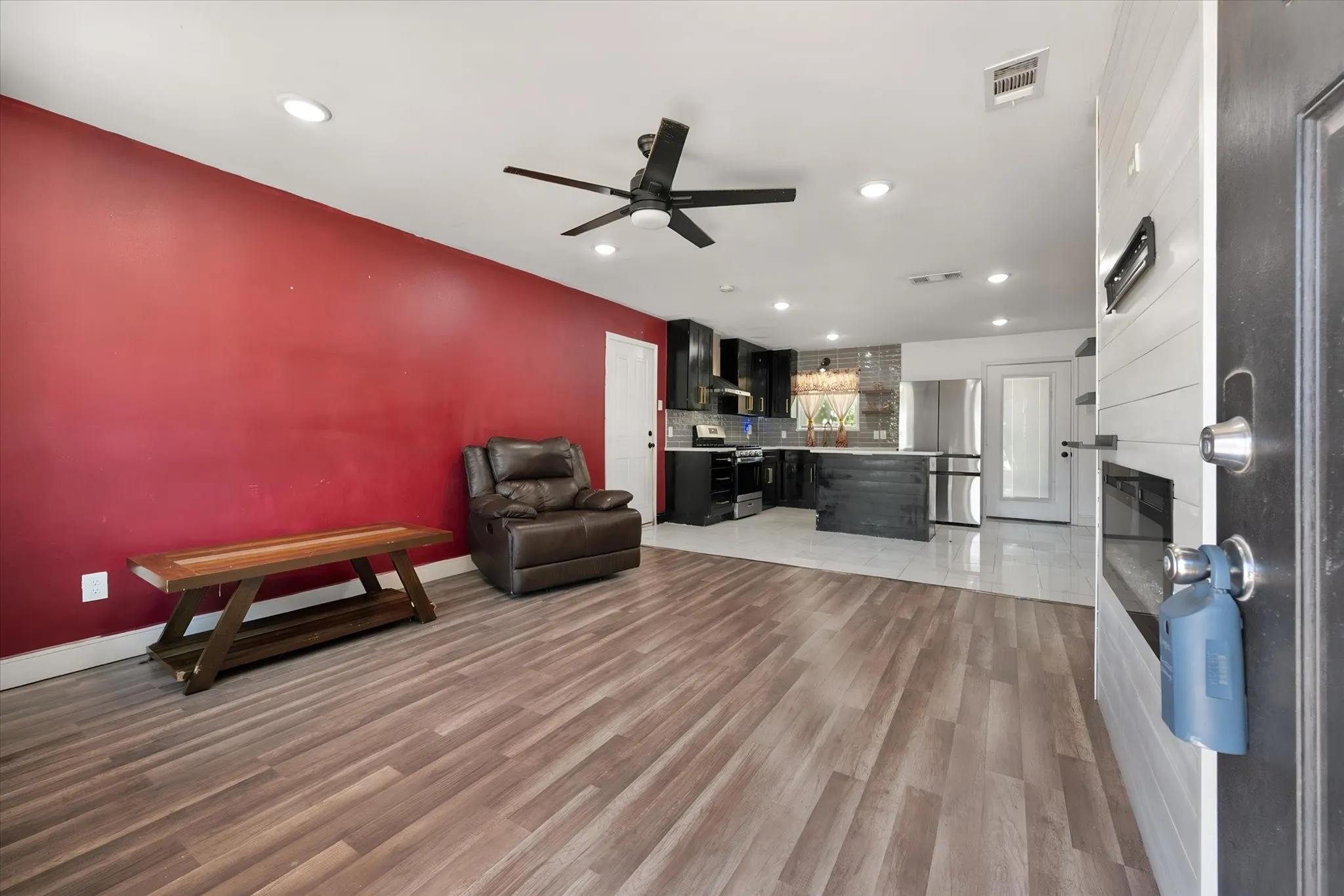 Single Family Residence For Sale in Tarrant County , 2611 Hardy Place, Arlington, Texas 76010, 3 Bedroom, 2 Bathroom, 1 Garage spaces, 1,214 Sqft, built in 1961, Price $245,000, mls#21344556, Real Estate Agent in Arlington, Homes For Sale in Tarrant county, Homes For Sale in Arlington, Realtor in Arlington Texas, Real Estate Brokerage Independent Realty Texas, Luminita Cordes Realtor