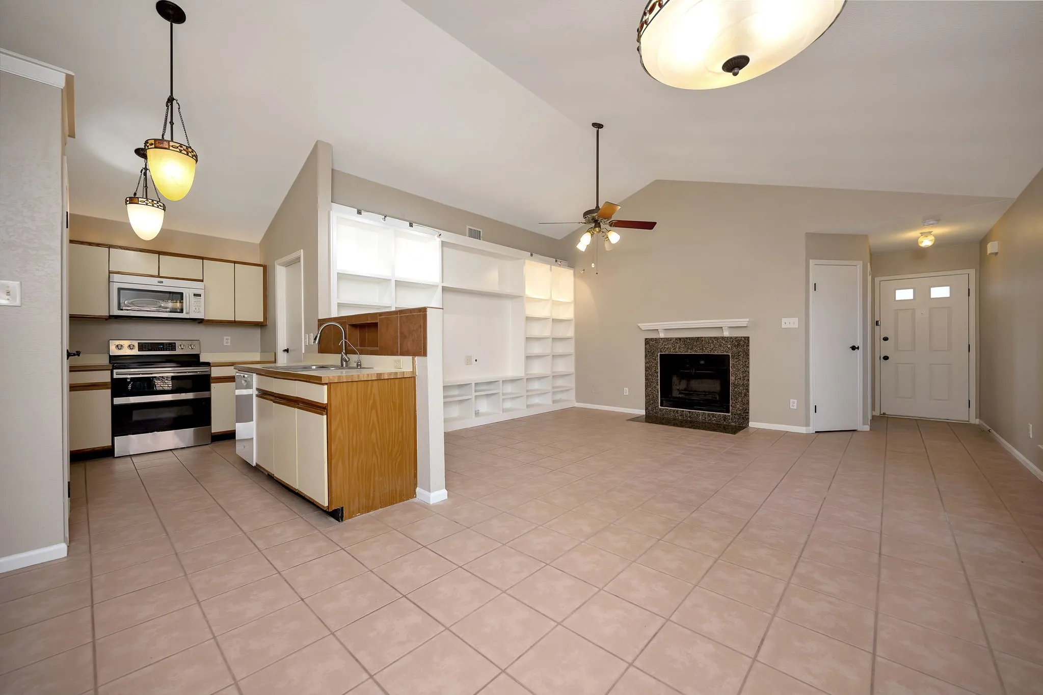 Single Family Residence For Sale in Dallas County , 934 Mapleleaf Lane, Coppell, Texas 75019, 3 Bedroom, 2 Bathroom, Garage spaces, 1,389 Sqft, built in 1983, Price $354,950, mls#21344384, Real Estate Agent in Coppell, Homes For Sale in Dallas county, Homes For Sale in Coppell, Realtor in Coppell Texas, Real Estate Brokerage Independent Realty Texas, Luminita Cordes Realtor