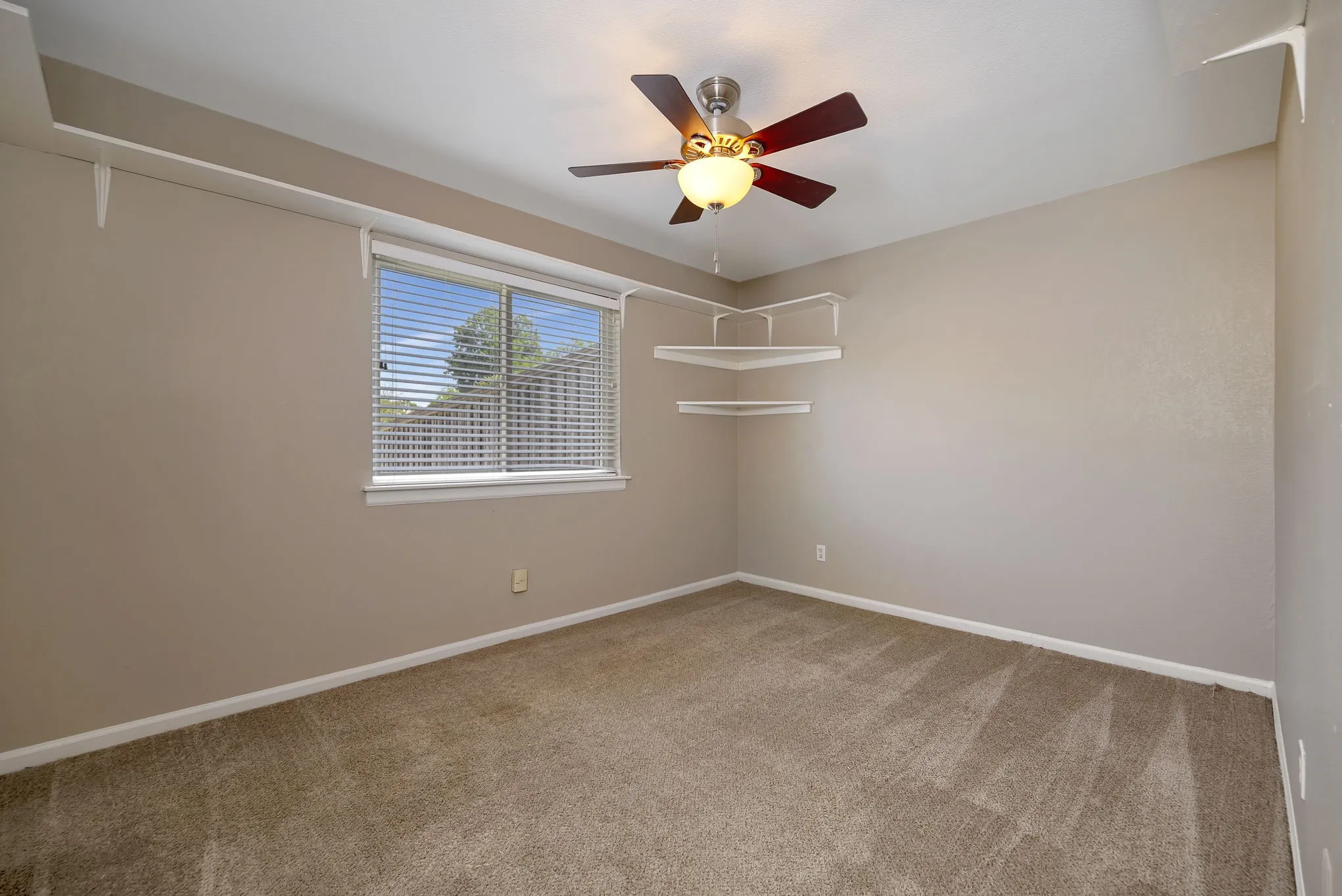 Single Family Residence For Sale in Dallas County , 934 Mapleleaf Lane, Coppell, Texas 75019, 3 Bedroom, 2 Bathroom, Garage spaces, 1,389 Sqft, built in 1983, Price $354,950, mls#21344384, Real Estate Agent in Coppell, Homes For Sale in Dallas county, Homes For Sale in Coppell, Realtor in Coppell Texas, Real Estate Brokerage Independent Realty Texas, Luminita Cordes Realtor