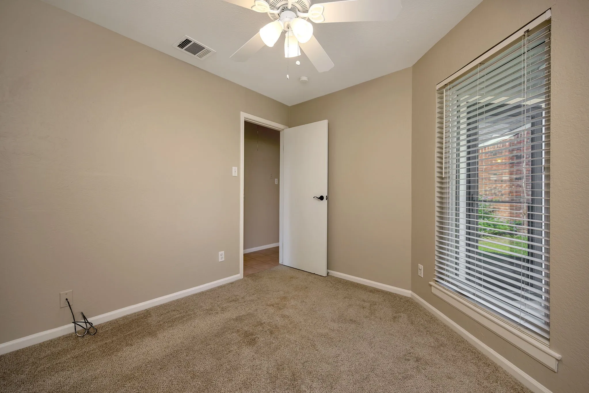 Single Family Residence For Sale in Dallas County , 934 Mapleleaf Lane, Coppell, Texas 75019, 3 Bedroom, 2 Bathroom, Garage spaces, 1,389 Sqft, built in 1983, Price $354,950, mls#21344384, Real Estate Agent in Coppell, Homes For Sale in Dallas county, Homes For Sale in Coppell, Realtor in Coppell Texas, Real Estate Brokerage Independent Realty Texas, Luminita Cordes Realtor