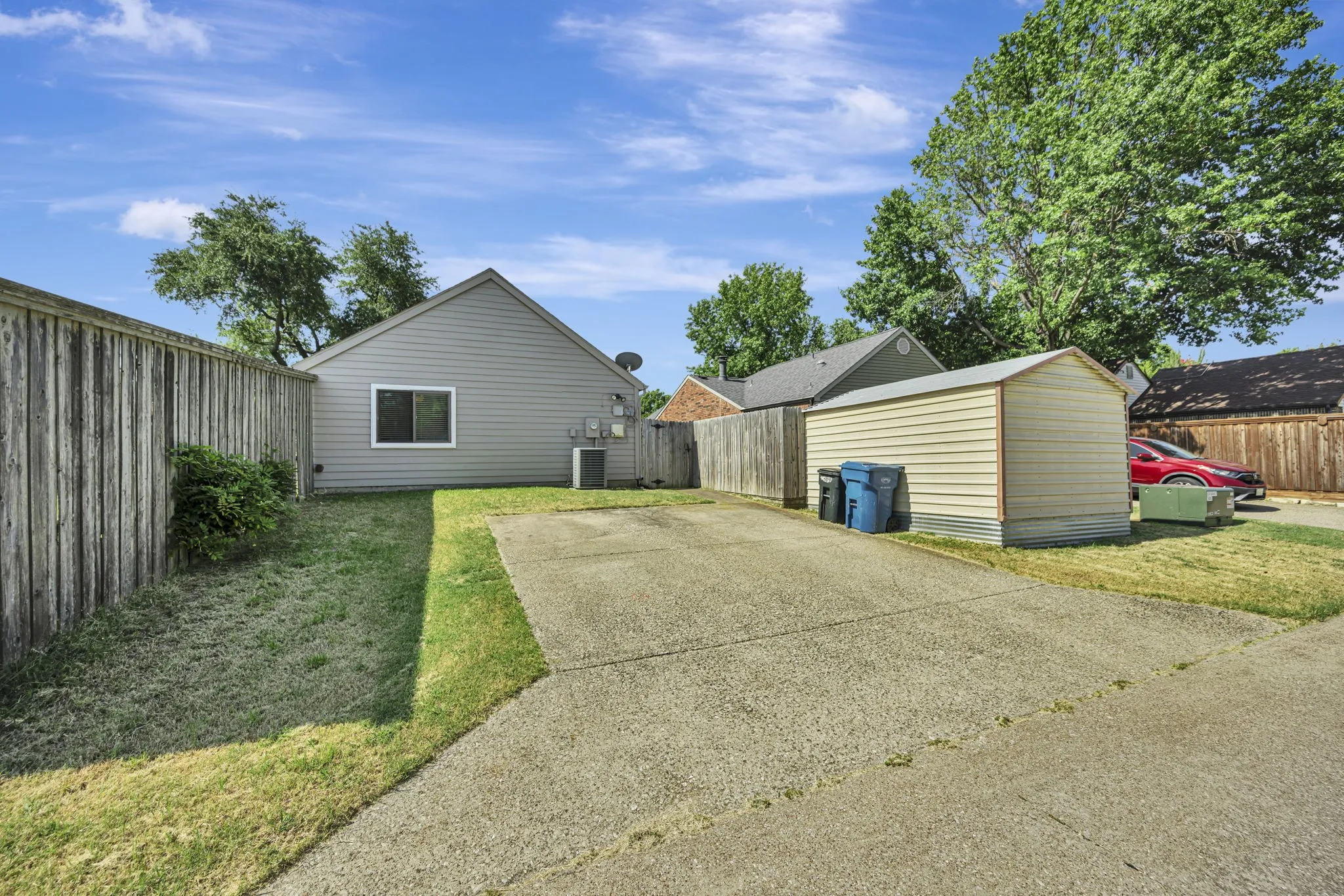 Single Family Residence For Sale in Dallas County , 934 Mapleleaf Lane, Coppell, Texas 75019, 3 Bedroom, 2 Bathroom, Garage spaces, 1,389 Sqft, built in 1983, Price $354,950, mls#21344384, Real Estate Agent in Coppell, Homes For Sale in Dallas county, Homes For Sale in Coppell, Realtor in Coppell Texas, Real Estate Brokerage Independent Realty Texas, Luminita Cordes Realtor