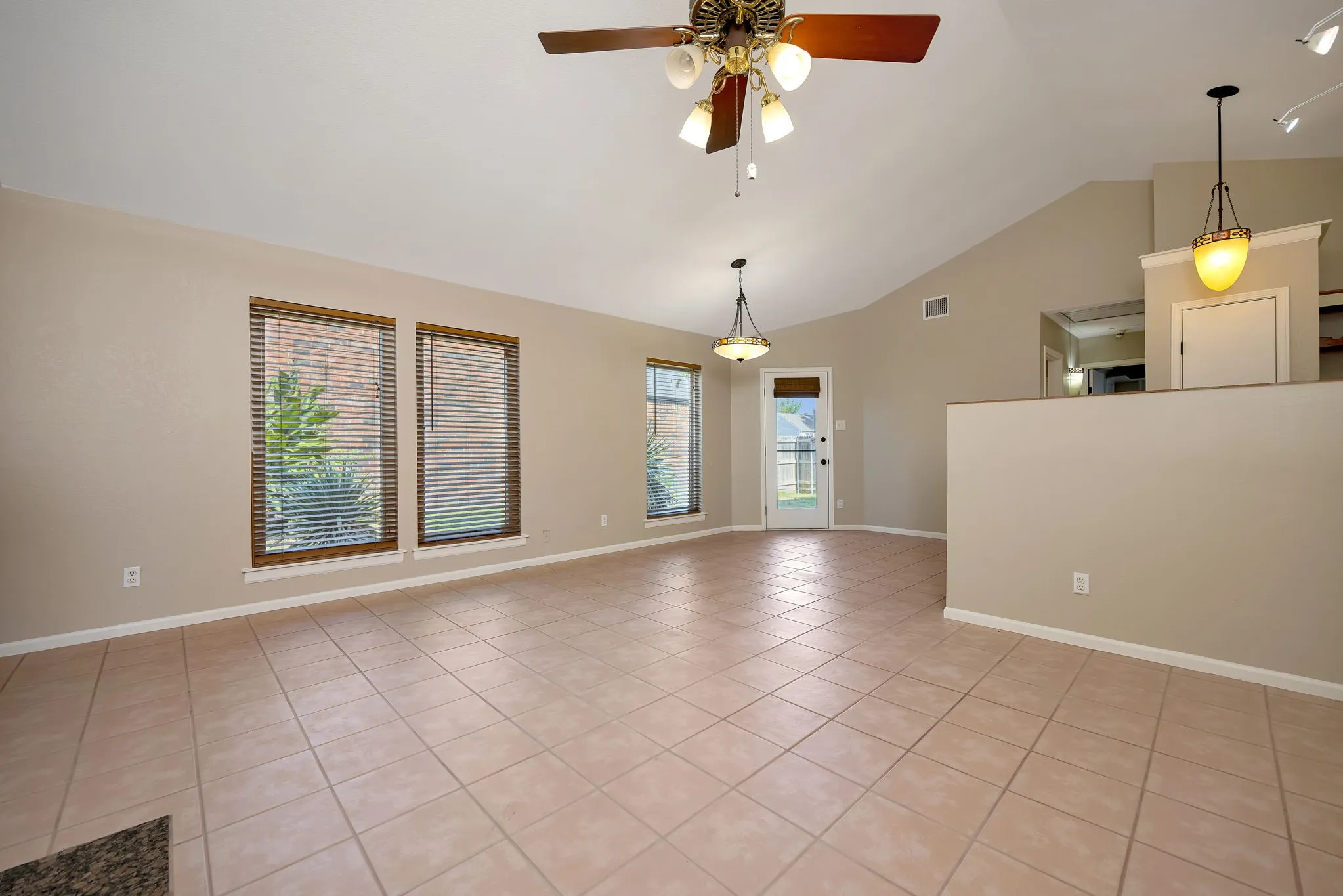 Single Family Residence For Sale in Dallas County , 934 Mapleleaf Lane, Coppell, Texas 75019, 3 Bedroom, 2 Bathroom, Garage spaces, 1,389 Sqft, built in 1983, Price $354,950, mls#21344384, Real Estate Agent in Coppell, Homes For Sale in Dallas county, Homes For Sale in Coppell, Realtor in Coppell Texas, Real Estate Brokerage Independent Realty Texas, Luminita Cordes Realtor