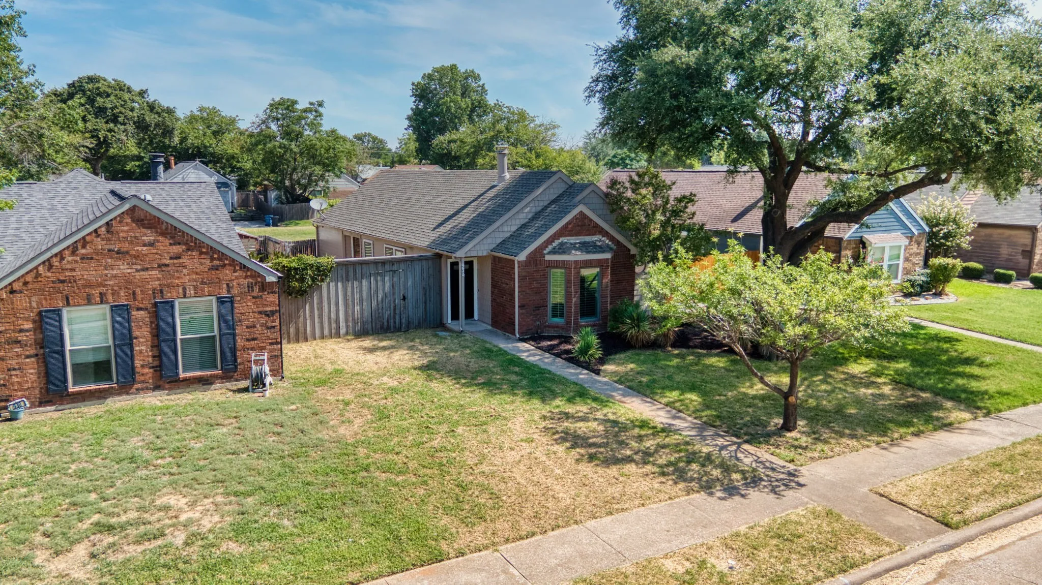Single Family Residence For Sale in Dallas County , 934 Mapleleaf Lane, Coppell, Texas 75019, 3 Bedroom, 2 Bathroom, Garage spaces, 1,389 Sqft, built in 1983, Price $354,950, mls#21344384, Real Estate Agent in Coppell, Homes For Sale in Dallas county, Homes For Sale in Coppell, Realtor in Coppell Texas, Real Estate Brokerage Independent Realty Texas, Luminita Cordes Realtor