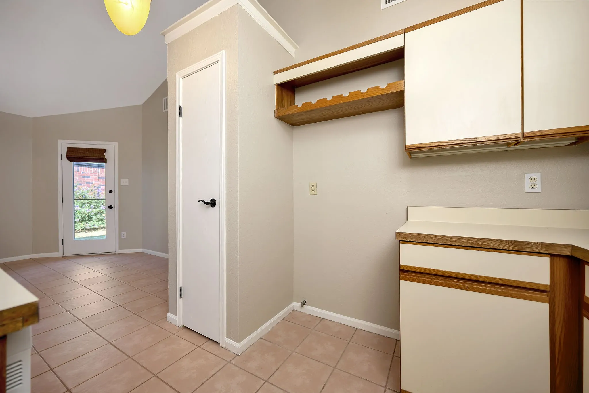 Single Family Residence For Sale in Dallas County , 934 Mapleleaf Lane, Coppell, Texas 75019, 3 Bedroom, 2 Bathroom, Garage spaces, 1,389 Sqft, built in 1983, Price $354,950, mls#21344384, Real Estate Agent in Coppell, Homes For Sale in Dallas county, Homes For Sale in Coppell, Realtor in Coppell Texas, Real Estate Brokerage Independent Realty Texas, Luminita Cordes Realtor