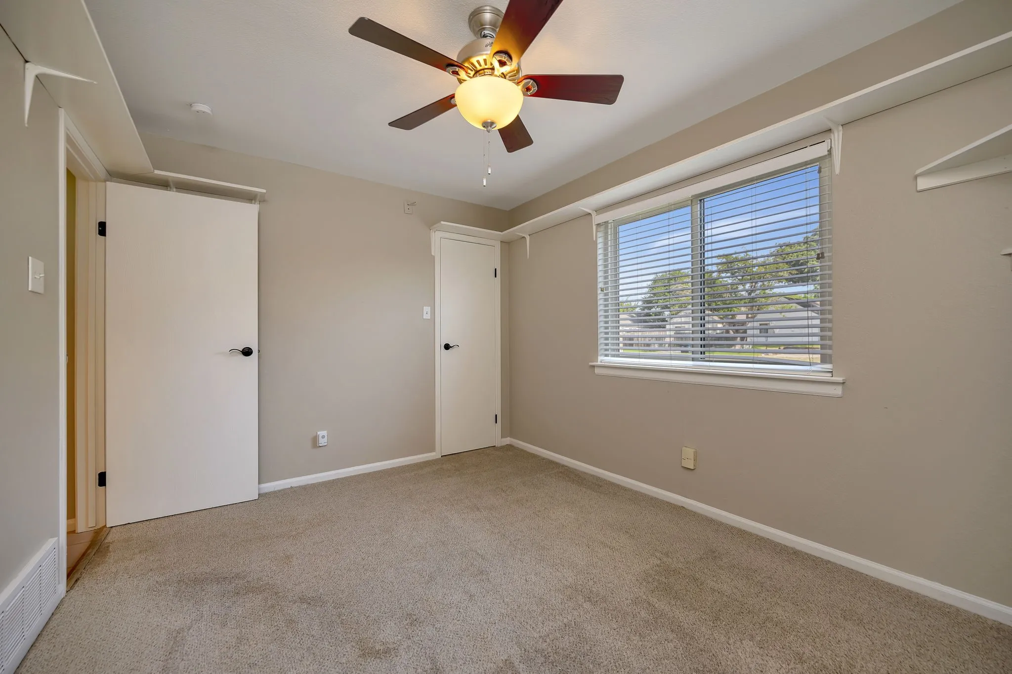 Single Family Residence For Sale in Dallas County , 934 Mapleleaf Lane, Coppell, Texas 75019, 3 Bedroom, 2 Bathroom, Garage spaces, 1,389 Sqft, built in 1983, Price $354,950, mls#21344384, Real Estate Agent in Coppell, Homes For Sale in Dallas county, Homes For Sale in Coppell, Realtor in Coppell Texas, Real Estate Brokerage Independent Realty Texas, Luminita Cordes Realtor