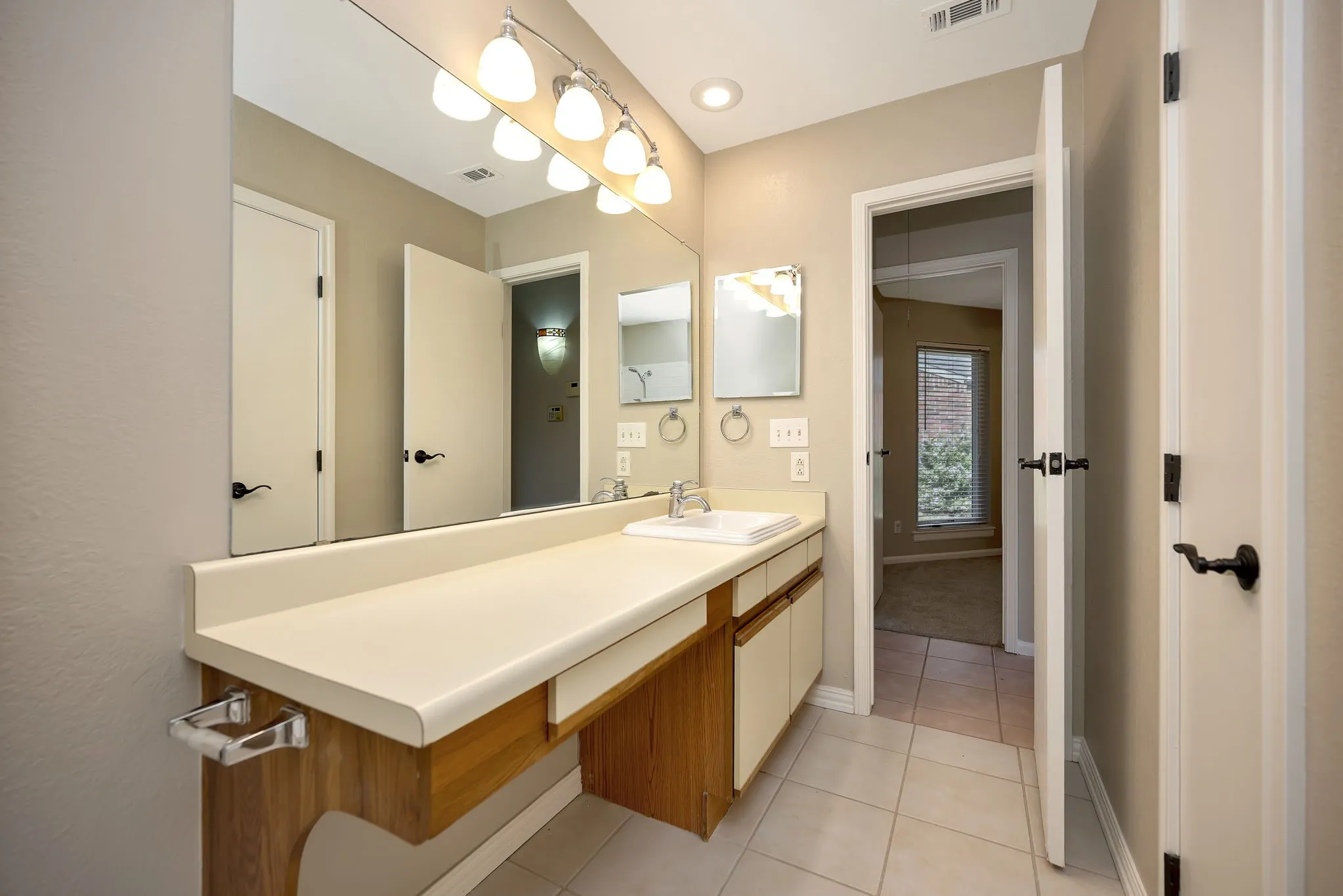 Single Family Residence For Sale in Dallas County , 934 Mapleleaf Lane, Coppell, Texas 75019, 3 Bedroom, 2 Bathroom, Garage spaces, 1,389 Sqft, built in 1983, Price $354,950, mls#21344384, Real Estate Agent in Coppell, Homes For Sale in Dallas county, Homes For Sale in Coppell, Realtor in Coppell Texas, Real Estate Brokerage Independent Realty Texas, Luminita Cordes Realtor