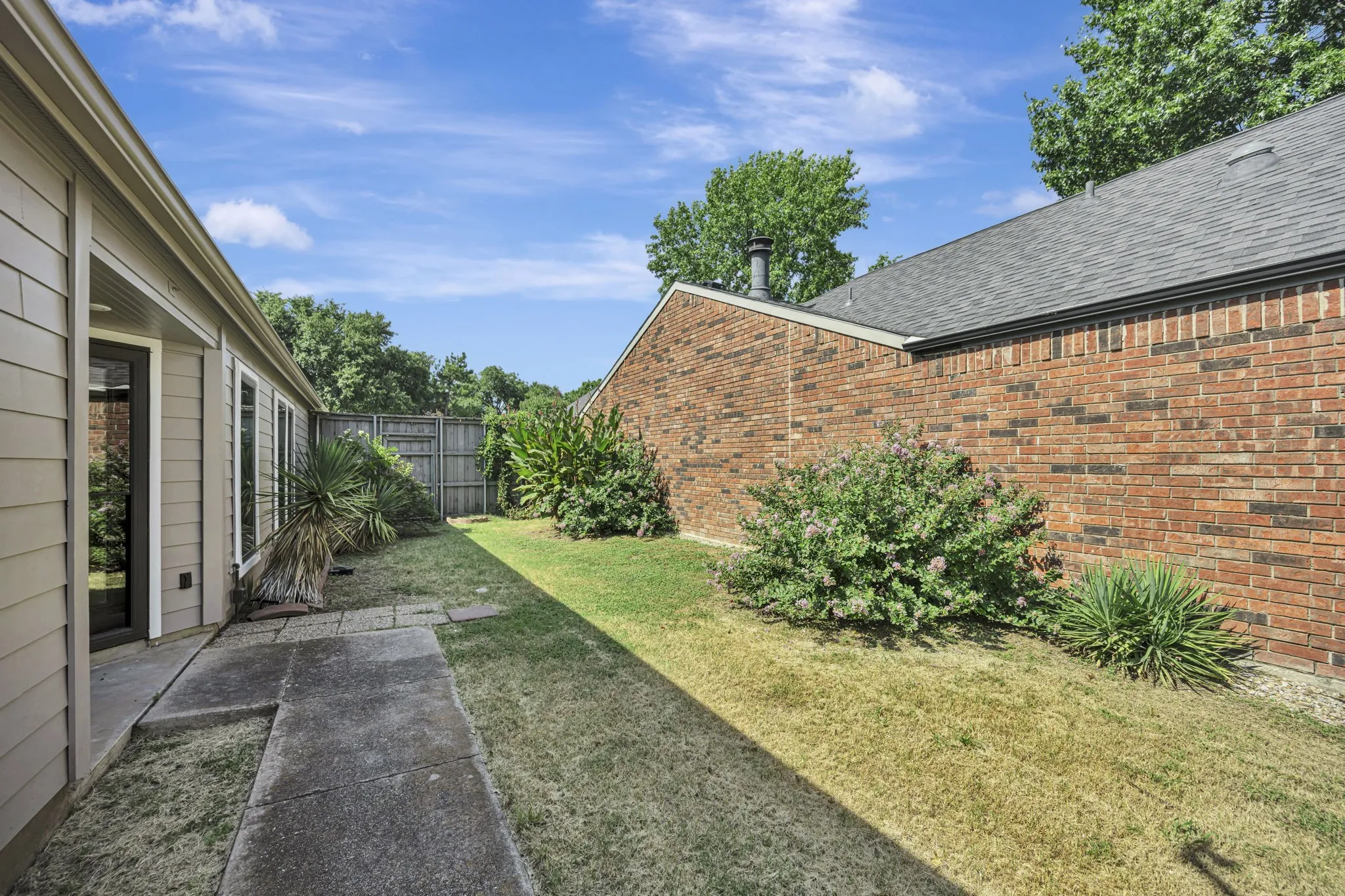 Single Family Residence For Sale in Dallas County , 934 Mapleleaf Lane, Coppell, Texas 75019, 3 Bedroom, 2 Bathroom, Garage spaces, 1,389 Sqft, built in 1983, Price $354,950, mls#21344384, Real Estate Agent in Coppell, Homes For Sale in Dallas county, Homes For Sale in Coppell, Realtor in Coppell Texas, Real Estate Brokerage Independent Realty Texas, Luminita Cordes Realtor