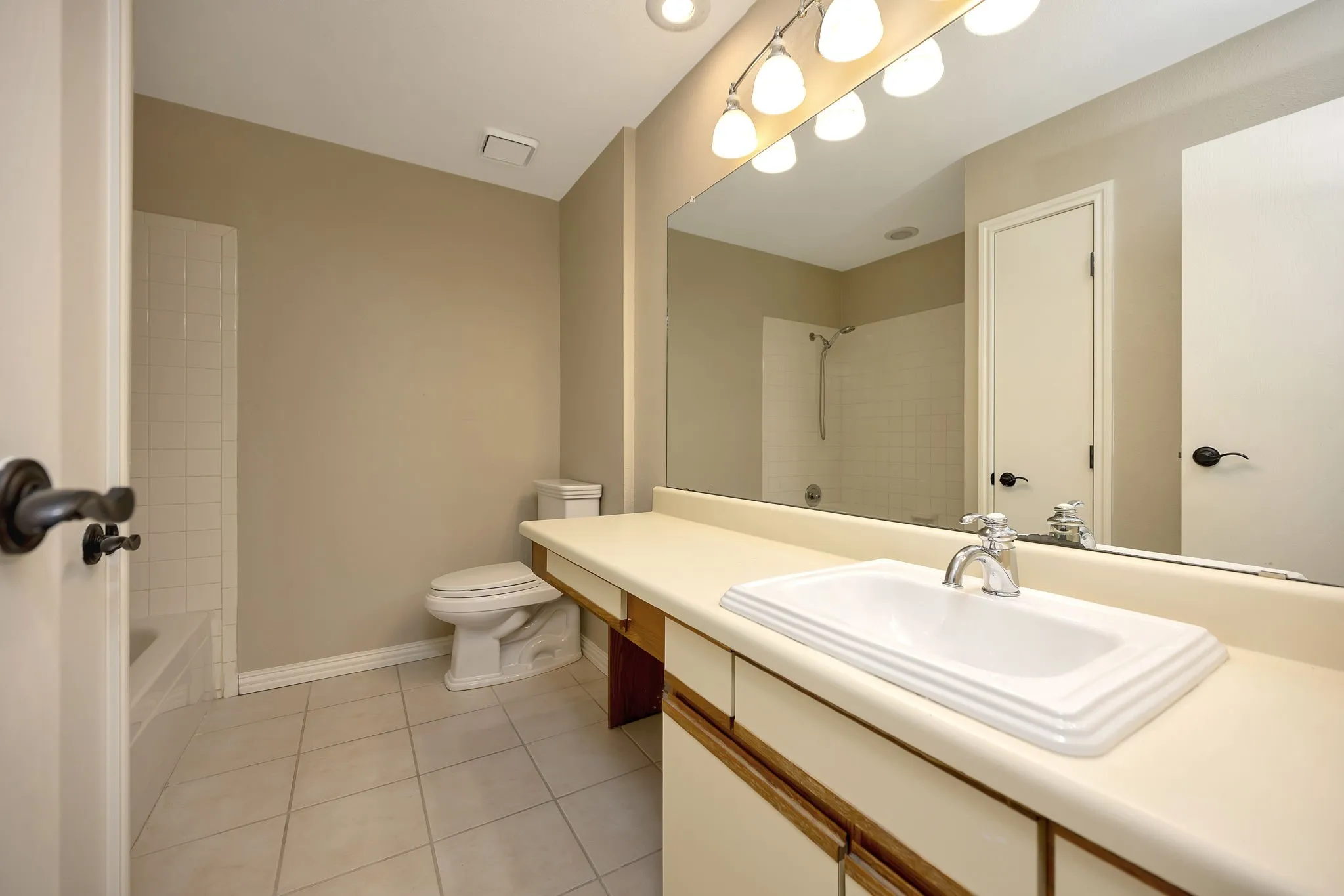 Single Family Residence For Sale in Dallas County , 934 Mapleleaf Lane, Coppell, Texas 75019, 3 Bedroom, 2 Bathroom, Garage spaces, 1,389 Sqft, built in 1983, Price $354,950, mls#21344384, Real Estate Agent in Coppell, Homes For Sale in Dallas county, Homes For Sale in Coppell, Realtor in Coppell Texas, Real Estate Brokerage Independent Realty Texas, Luminita Cordes Realtor