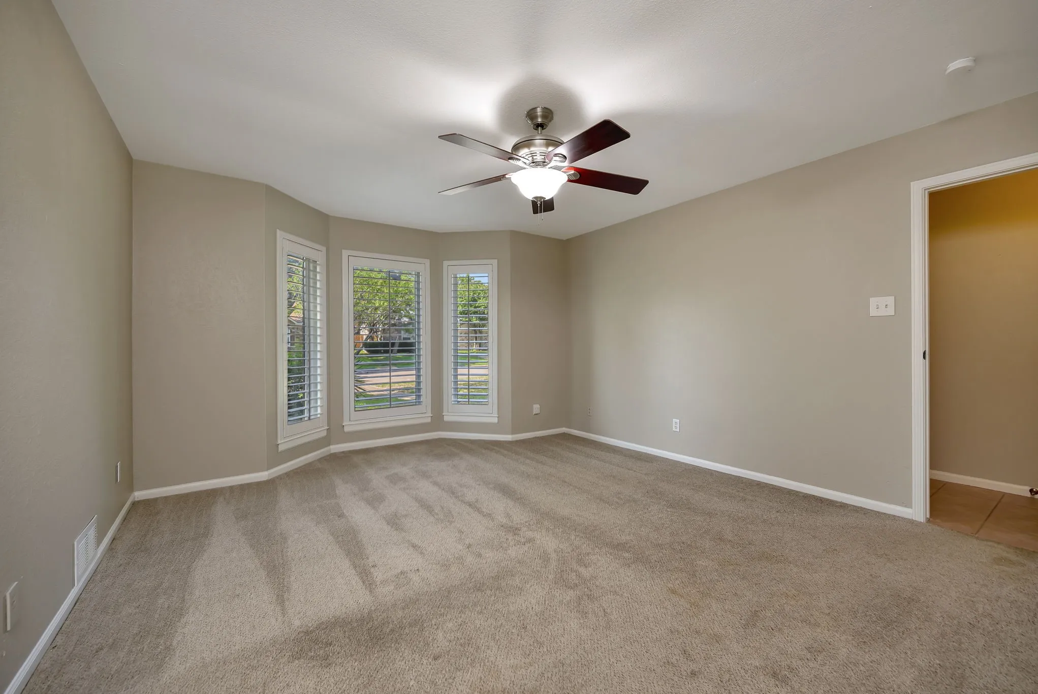 Single Family Residence For Sale in Dallas County , 934 Mapleleaf Lane, Coppell, Texas 75019, 3 Bedroom, 2 Bathroom, Garage spaces, 1,389 Sqft, built in 1983, Price $354,950, mls#21344384, Real Estate Agent in Coppell, Homes For Sale in Dallas county, Homes For Sale in Coppell, Realtor in Coppell Texas, Real Estate Brokerage Independent Realty Texas, Luminita Cordes Realtor