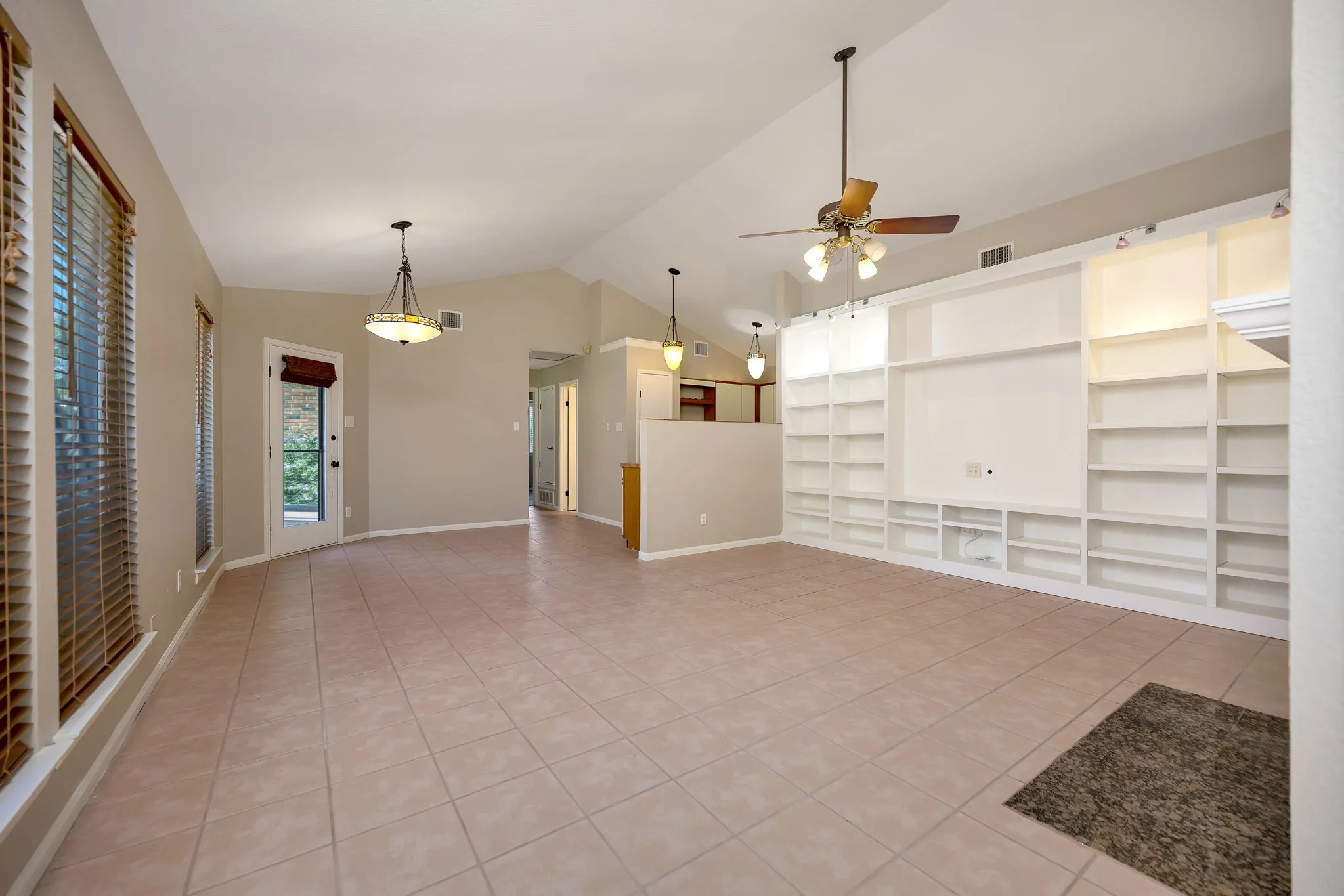Single Family Residence For Sale in Dallas County , 934 Mapleleaf Lane, Coppell, Texas 75019, 3 Bedroom, 2 Bathroom, Garage spaces, 1,389 Sqft, built in 1983, Price $354,950, mls#21344384, Real Estate Agent in Coppell, Homes For Sale in Dallas county, Homes For Sale in Coppell, Realtor in Coppell Texas, Real Estate Brokerage Independent Realty Texas, Luminita Cordes Realtor