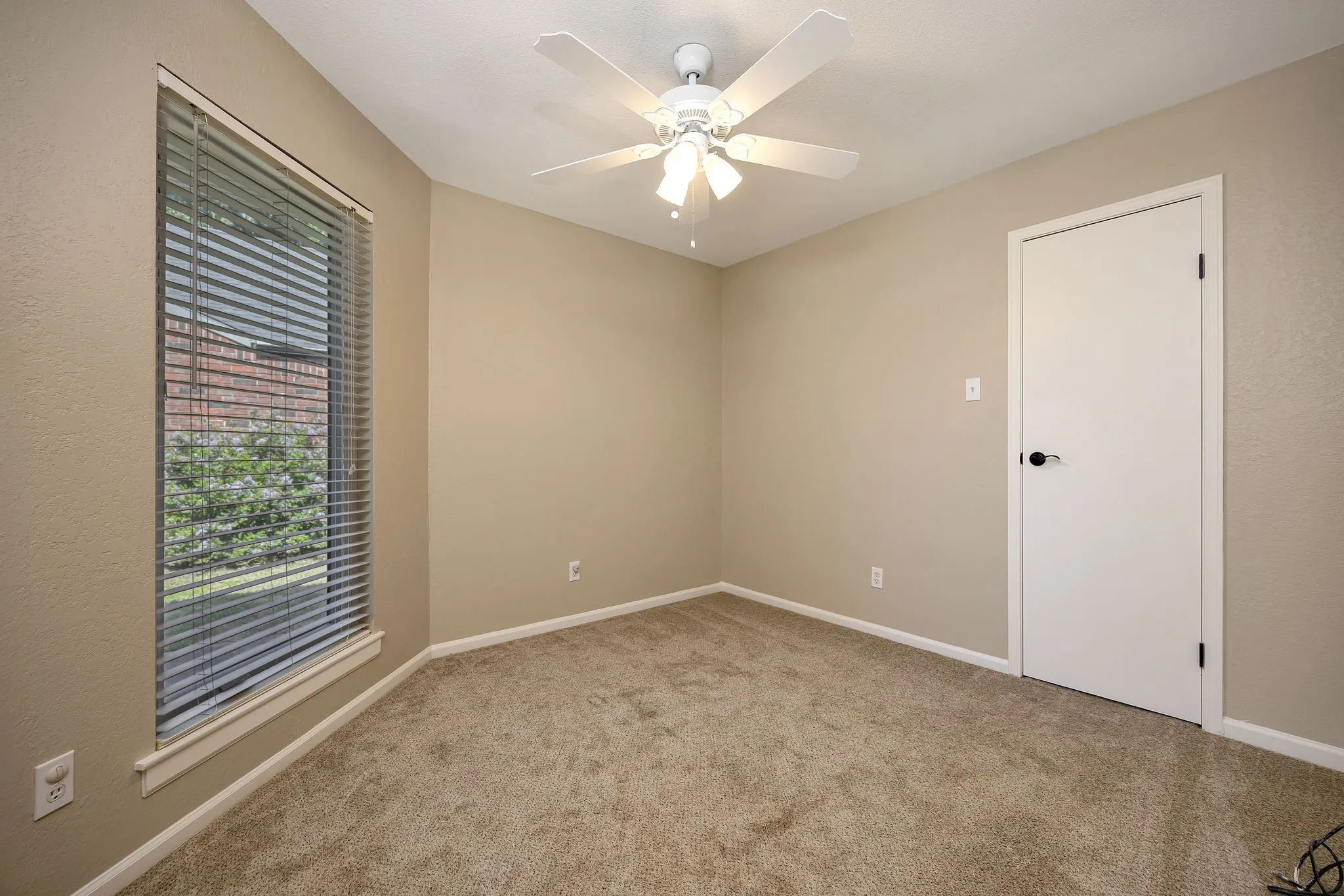 Single Family Residence For Sale in Dallas County , 934 Mapleleaf Lane, Coppell, Texas 75019, 3 Bedroom, 2 Bathroom, Garage spaces, 1,389 Sqft, built in 1983, Price $354,950, mls#21344384, Real Estate Agent in Coppell, Homes For Sale in Dallas county, Homes For Sale in Coppell, Realtor in Coppell Texas, Real Estate Brokerage Independent Realty Texas, Luminita Cordes Realtor