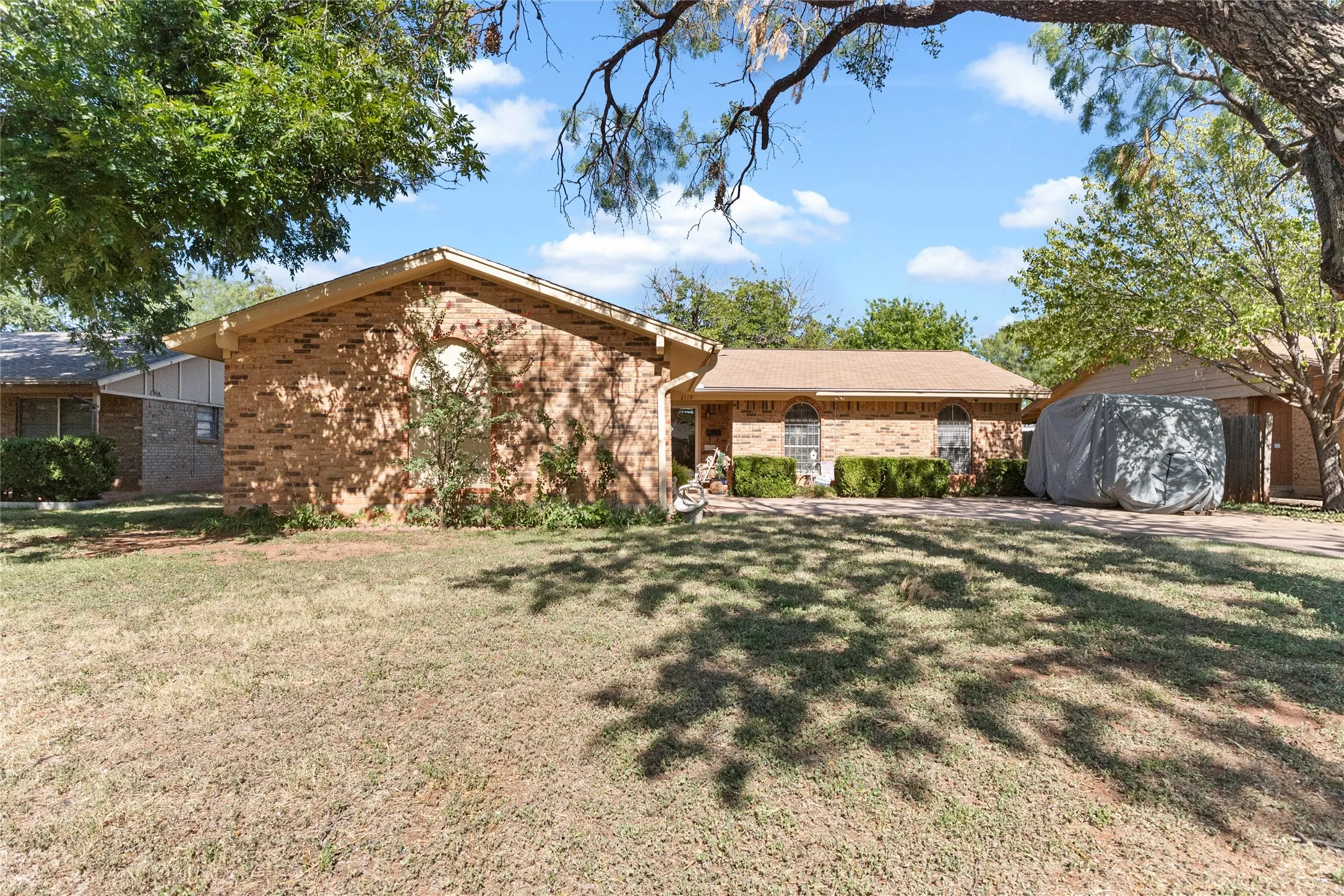 Single Family Residence For Sale in Taylor County , 2119 Minter, Abilene, Texas 79603, 3 Bedroom, 2 Bathroom, 2 Garage spaces, 1,520 Sqft, built in 1972, mls#21344630, Real Estate Agent in Abilene, Homes For Sale in Taylor county, Homes For Sale in Abilene, Realtor in Abilene Texas, Real Estate Brokerage Independent Realty Texas, Luminita Cordes Realtor