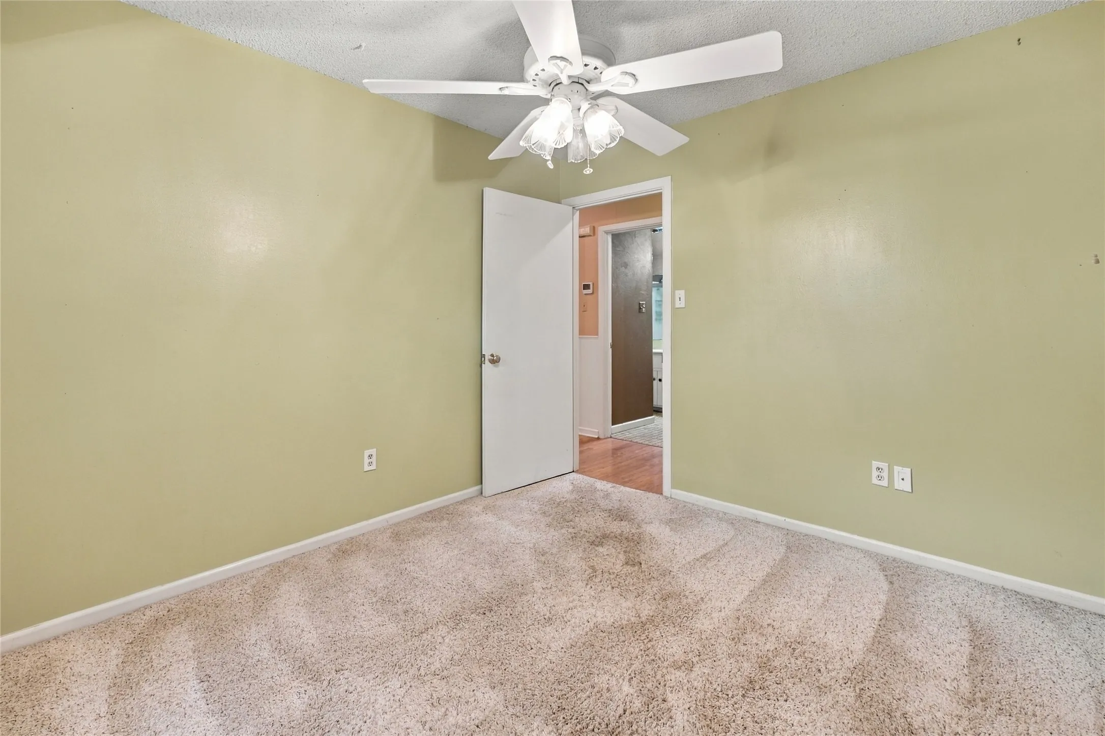 Single Family Residence For Sale in Taylor County , 2119 Minter, Abilene, Texas 79603, 3 Bedroom, 2 Bathroom, 2 Garage spaces, 1,520 Sqft, built in 1972, mls#21344630, Real Estate Agent in Abilene, Homes For Sale in Taylor county, Homes For Sale in Abilene, Realtor in Abilene Texas, Real Estate Brokerage Independent Realty Texas, Luminita Cordes Realtor