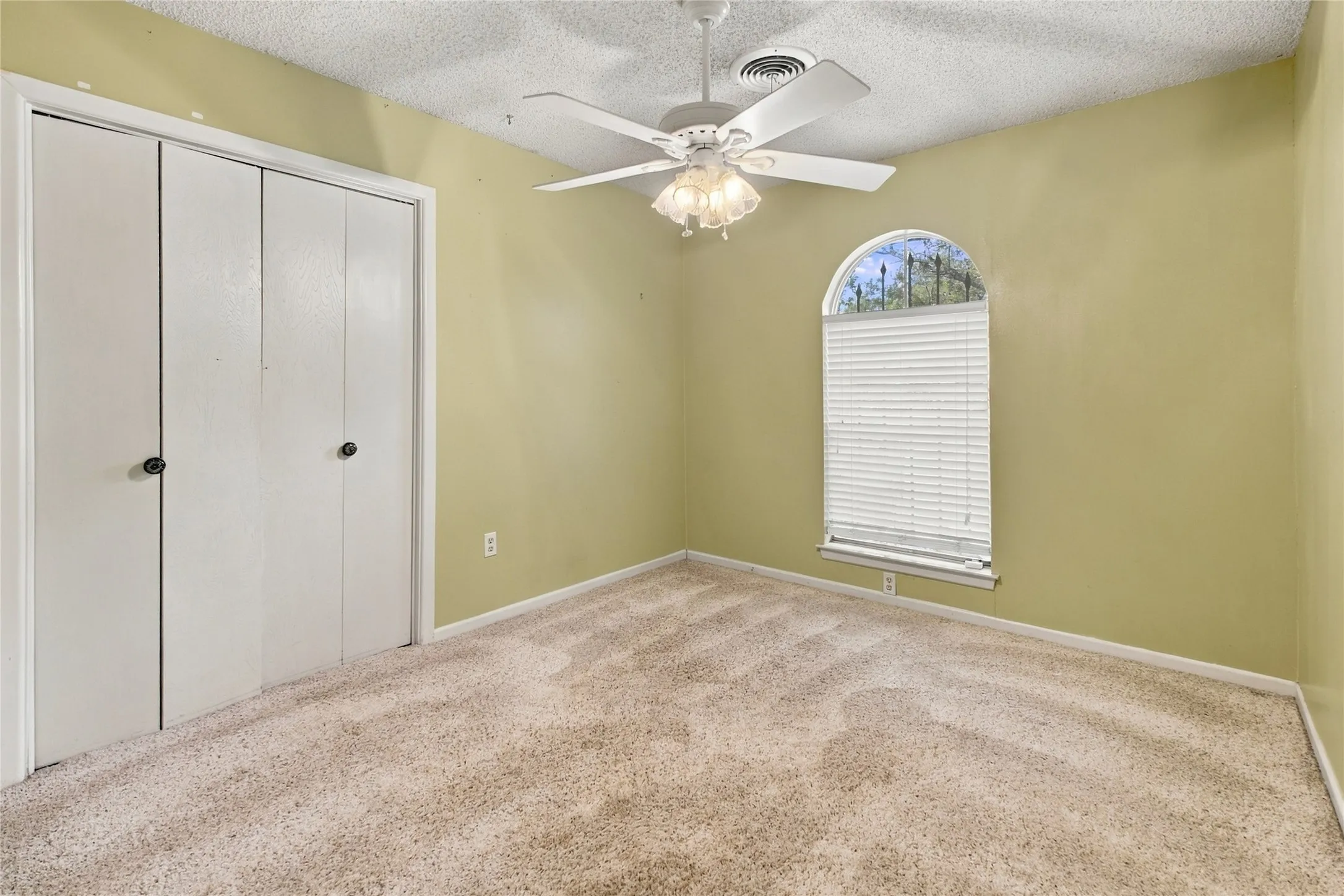 Single Family Residence For Sale in Taylor County , 2119 Minter, Abilene, Texas 79603, 3 Bedroom, 2 Bathroom, 2 Garage spaces, 1,520 Sqft, built in 1972, mls#21344630, Real Estate Agent in Abilene, Homes For Sale in Taylor county, Homes For Sale in Abilene, Realtor in Abilene Texas, Real Estate Brokerage Independent Realty Texas, Luminita Cordes Realtor