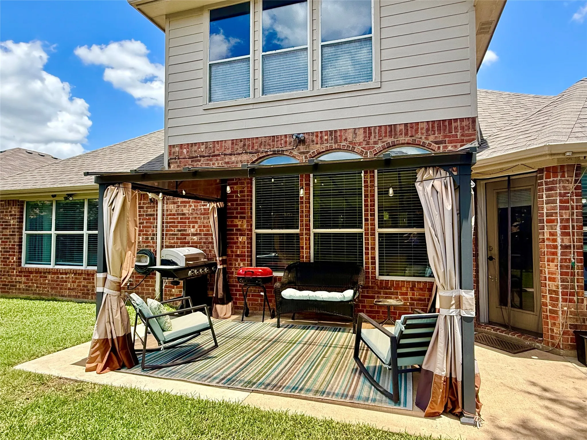 Single Family Residence For Sale in Tarrant County , 703 Fannin Lane, Mansfield, Texas 76063, 4 Bedroom, 3 Bathroom, 2 Garage spaces, 2,991 Sqft, built in 2003, mls#21344406, Real Estate Agent in Mansfield, Homes For Sale in Tarrant county, Homes For Sale in Mansfield, Realtor in Mansfield Texas, Real Estate Brokerage Independent Realty Texas, Luminita Cordes Realtor