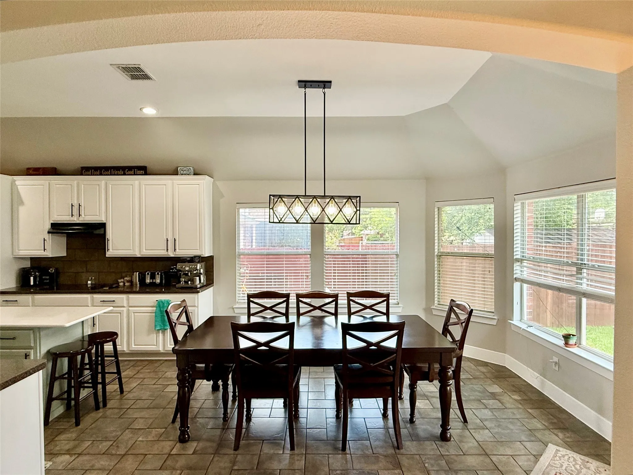 Single Family Residence For Sale in Tarrant County , 703 Fannin Lane, Mansfield, Texas 76063, 4 Bedroom, 3 Bathroom, 2 Garage spaces, 2,991 Sqft, built in 2003, mls#21344406, Real Estate Agent in Mansfield, Homes For Sale in Tarrant county, Homes For Sale in Mansfield, Realtor in Mansfield Texas, Real Estate Brokerage Independent Realty Texas, Luminita Cordes Realtor