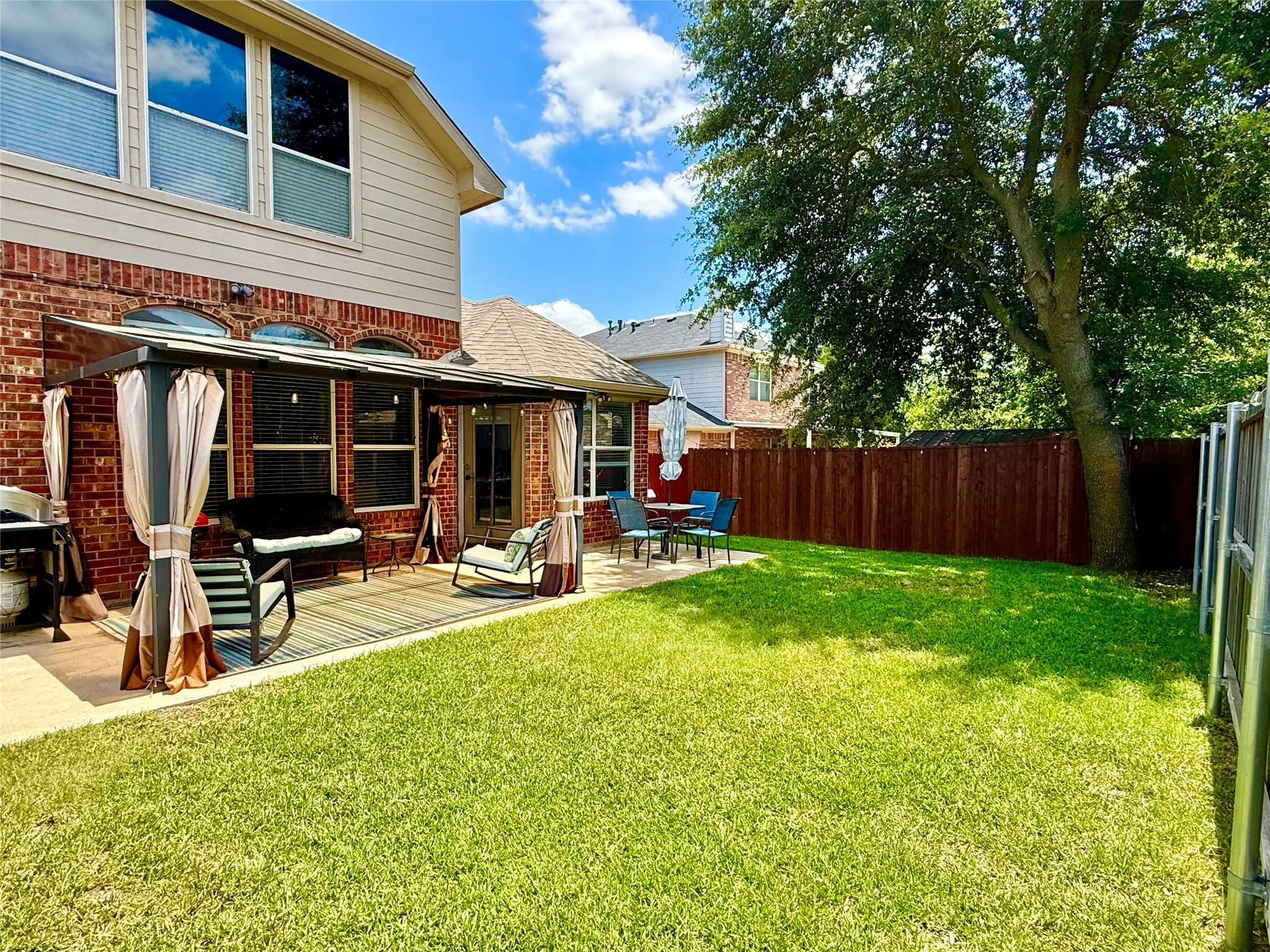 Single Family Residence For Sale in Tarrant County , 703 Fannin Lane, Mansfield, Texas 76063, 4 Bedroom, 3 Bathroom, 2 Garage spaces, 2,991 Sqft, built in 2003, mls#21344406, Real Estate Agent in Mansfield, Homes For Sale in Tarrant county, Homes For Sale in Mansfield, Realtor in Mansfield Texas, Real Estate Brokerage Independent Realty Texas, Luminita Cordes Realtor