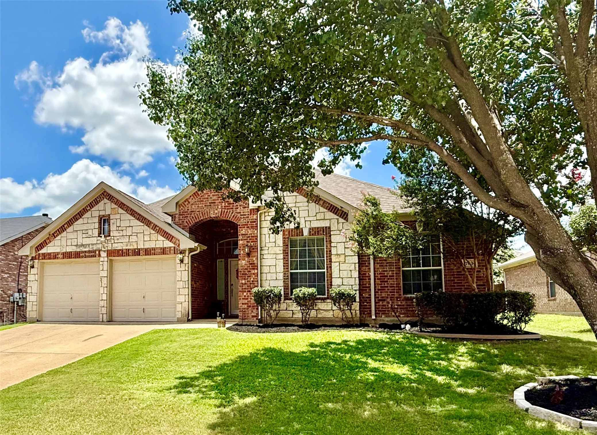 Single Family Residence For Sale in Tarrant County , 703 Fannin Lane, Mansfield, Texas 76063, 4 Bedroom, 3 Bathroom, 2 Garage spaces, 2,991 Sqft, built in 2003, mls#21344406, Real Estate Agent in Mansfield, Homes For Sale in Tarrant county, Homes For Sale in Mansfield, Realtor in Mansfield Texas, Real Estate Brokerage Independent Realty Texas, Luminita Cordes Realtor