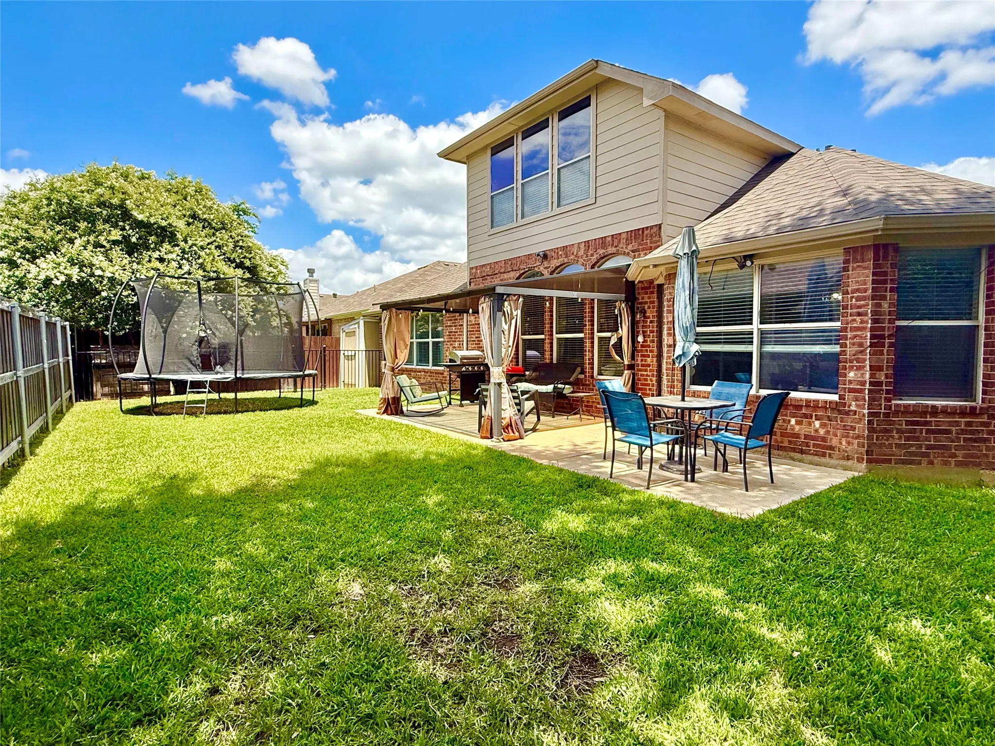 Single Family Residence For Sale in Tarrant County , 703 Fannin Lane, Mansfield, Texas 76063, 4 Bedroom, 3 Bathroom, 2 Garage spaces, 2,991 Sqft, built in 2003, mls#21344406, Real Estate Agent in Mansfield, Homes For Sale in Tarrant county, Homes For Sale in Mansfield, Realtor in Mansfield Texas, Real Estate Brokerage Independent Realty Texas, Luminita Cordes Realtor