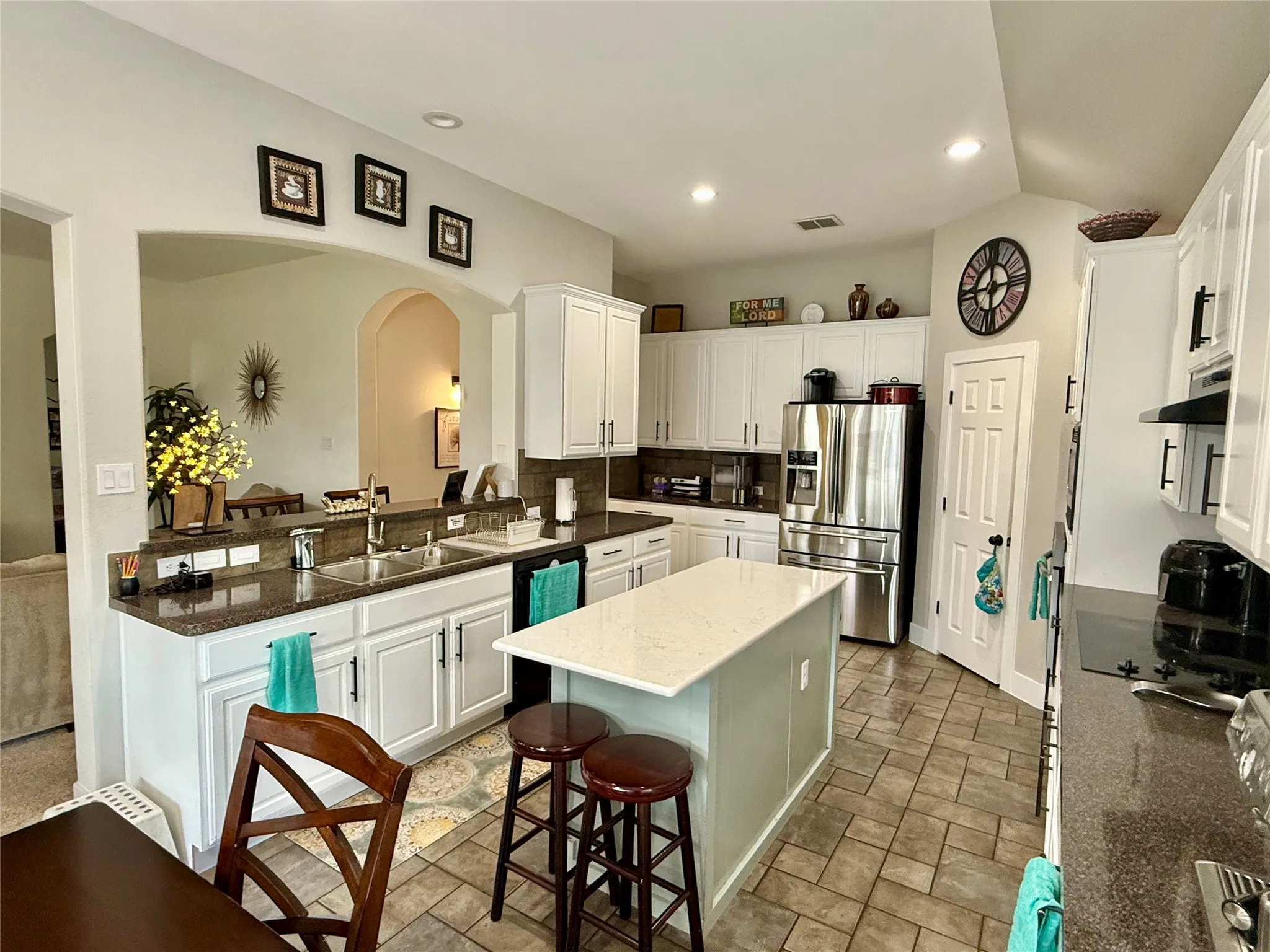 Single Family Residence For Sale in Tarrant County , 703 Fannin Lane, Mansfield, Texas 76063, 4 Bedroom, 3 Bathroom, 2 Garage spaces, 2,991 Sqft, built in 2003, mls#21344406, Real Estate Agent in Mansfield, Homes For Sale in Tarrant county, Homes For Sale in Mansfield, Realtor in Mansfield Texas, Real Estate Brokerage Independent Realty Texas, Luminita Cordes Realtor