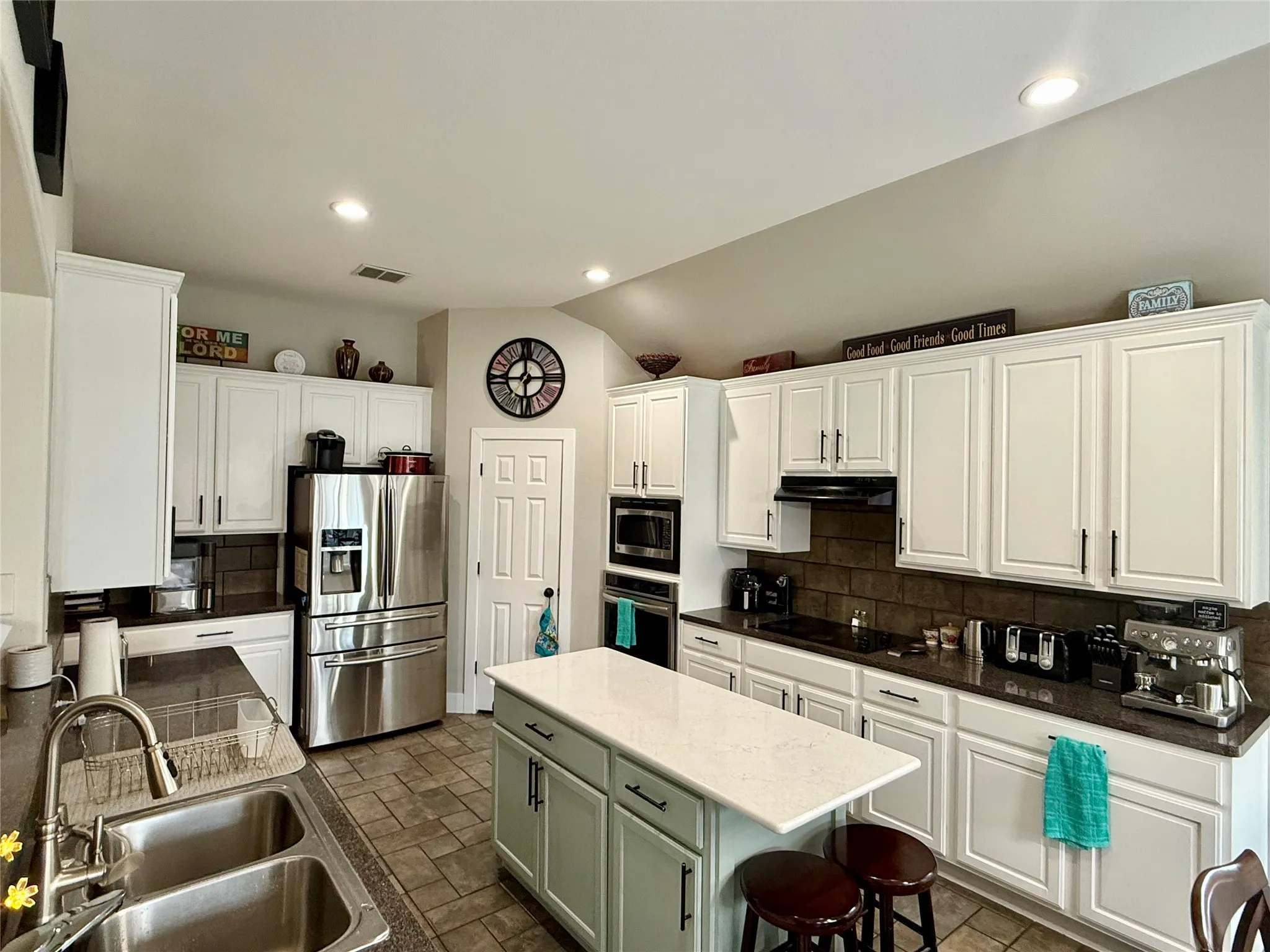 Single Family Residence For Sale in Tarrant County , 703 Fannin Lane, Mansfield, Texas 76063, 4 Bedroom, 3 Bathroom, 2 Garage spaces, 2,991 Sqft, built in 2003, mls#21344406, Real Estate Agent in Mansfield, Homes For Sale in Tarrant county, Homes For Sale in Mansfield, Realtor in Mansfield Texas, Real Estate Brokerage Independent Realty Texas, Luminita Cordes Realtor