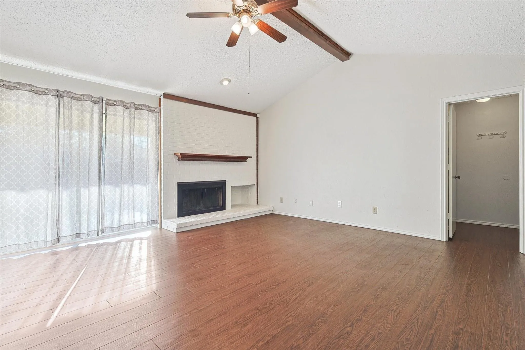 Single Family Residence For Rent in Dallas County , 338 Edgewood Drive, Coppell, Texas 75019, 4 Bedroom, 2 Bathroom, 2 Garage spaces, 1,538 Sqft, built in 1982, mls#21344576, Real Estate Agent in Coppell, Homes For Rent in Dallas county, Homes For Rent in Coppell, Realtor in Coppell Texas, Real Estate Brokerage Independent Realty Texas, Luminita Cordes Realtor