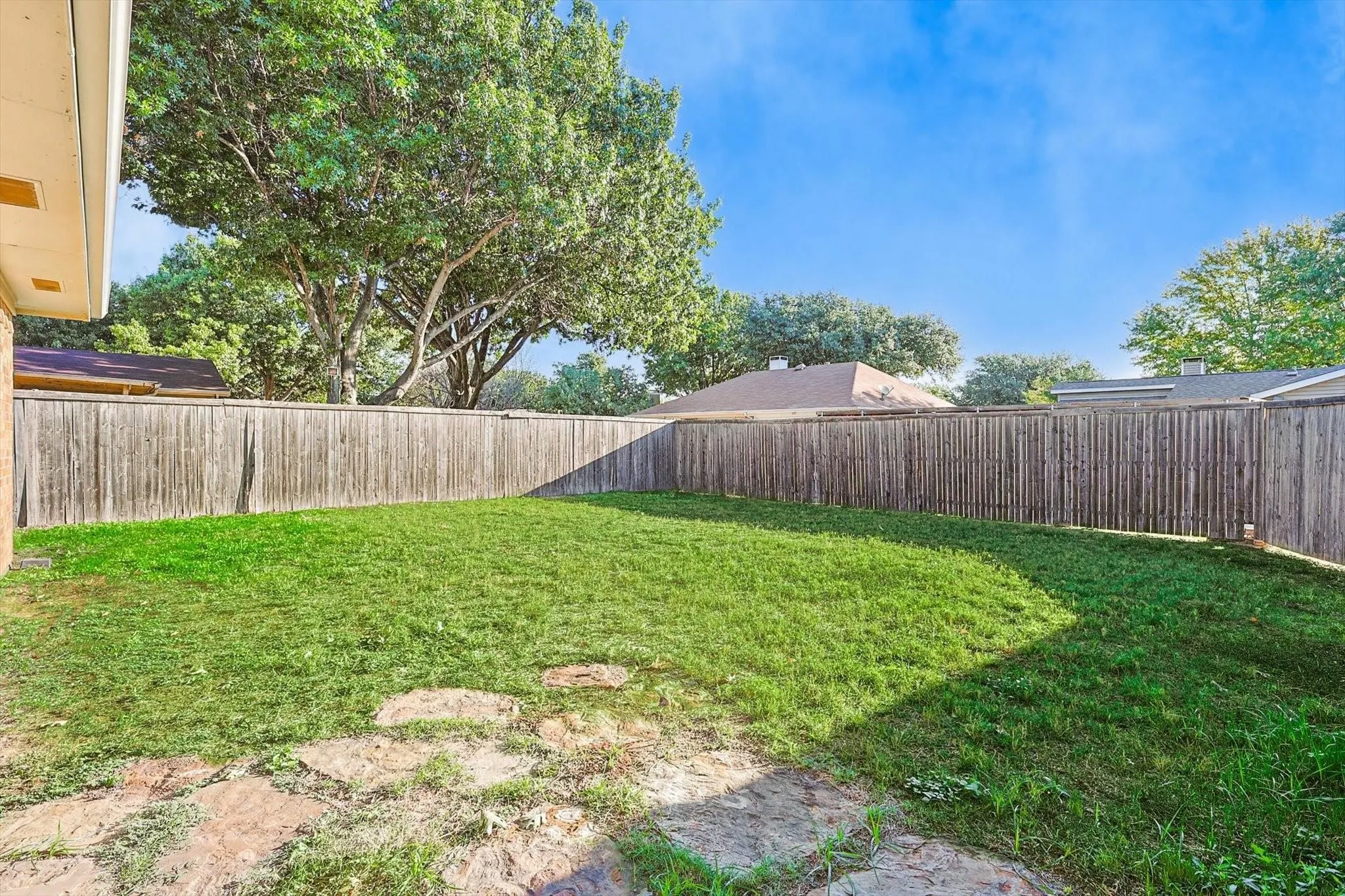 Single Family Residence For Rent in Dallas County , 338 Edgewood Drive, Coppell, Texas 75019, 4 Bedroom, 2 Bathroom, 2 Garage spaces, 1,538 Sqft, built in 1982, mls#21344576, Real Estate Agent in Coppell, Homes For Rent in Dallas county, Homes For Rent in Coppell, Realtor in Coppell Texas, Real Estate Brokerage Independent Realty Texas, Luminita Cordes Realtor